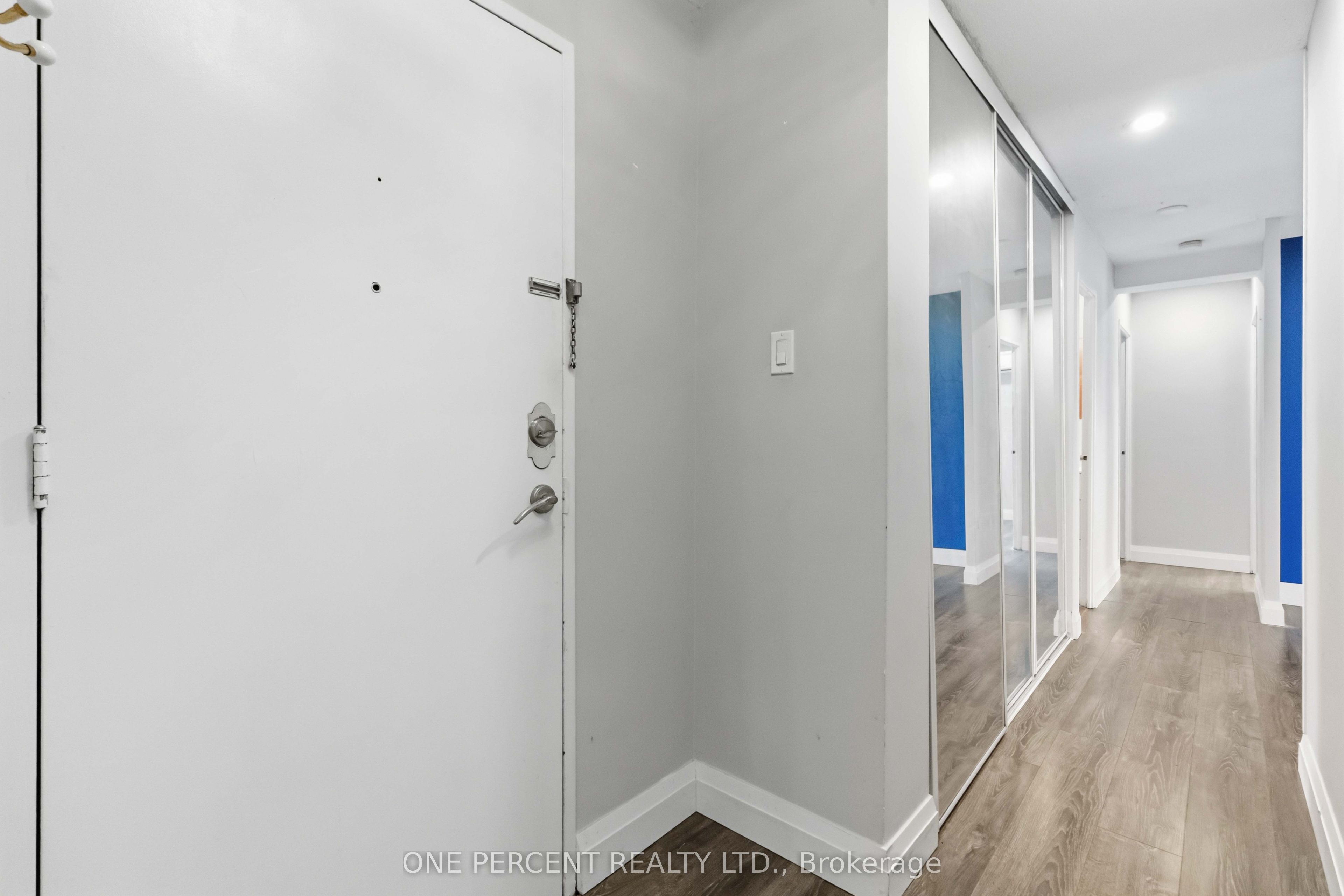15 Elizabeth Street N 1005