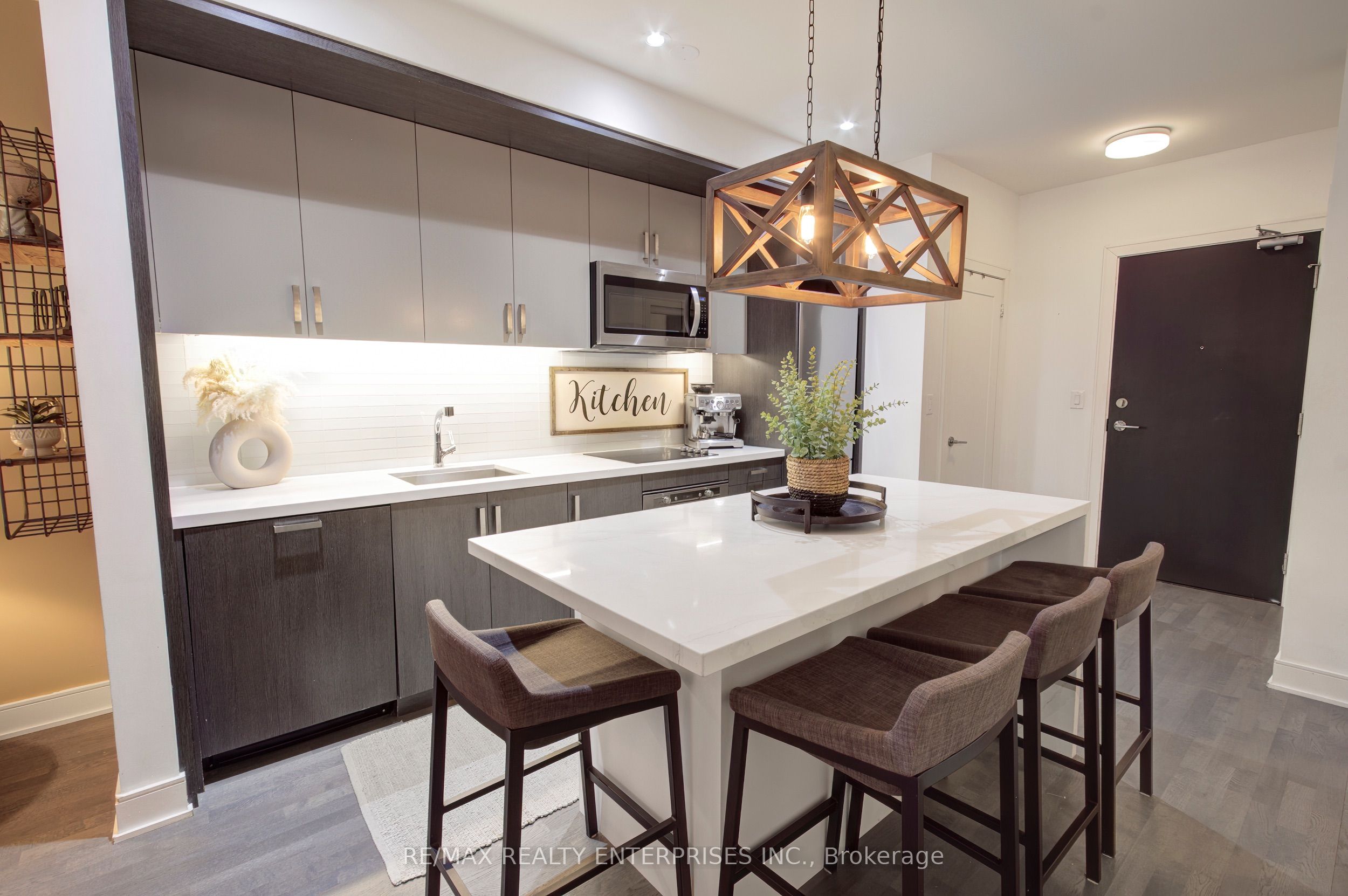 1575 Lakeshore Road W GR45