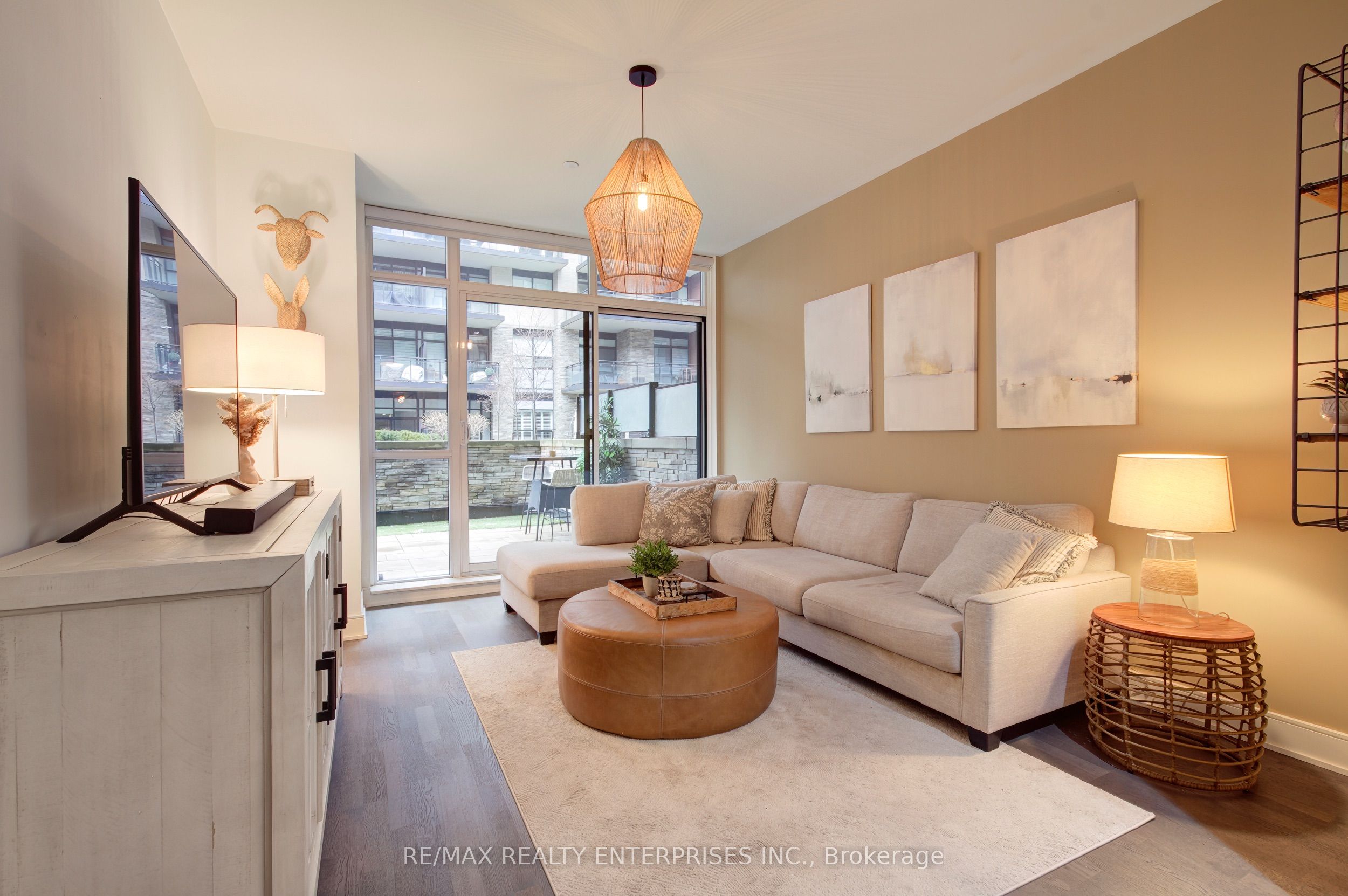 1575 Lakeshore Road W GR45