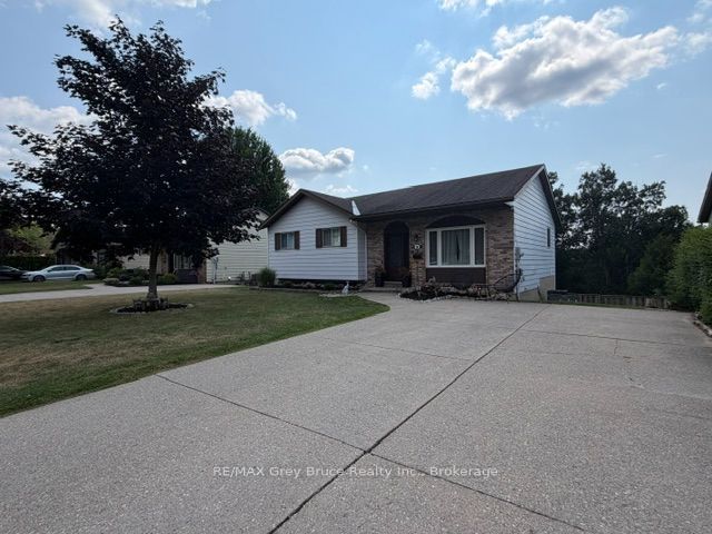 320 8th "A" Avenue E