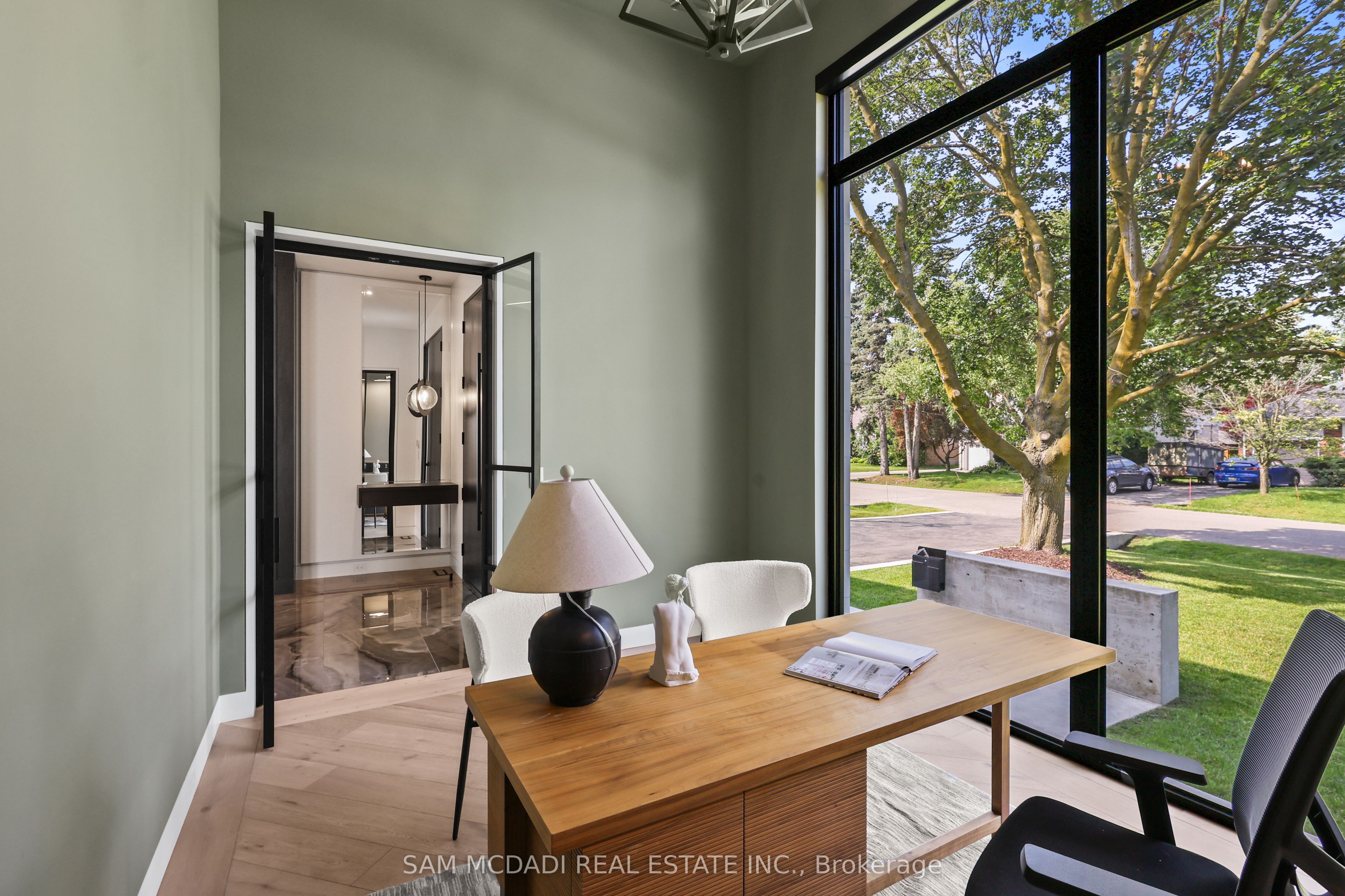 2186 Harcourt Crescent