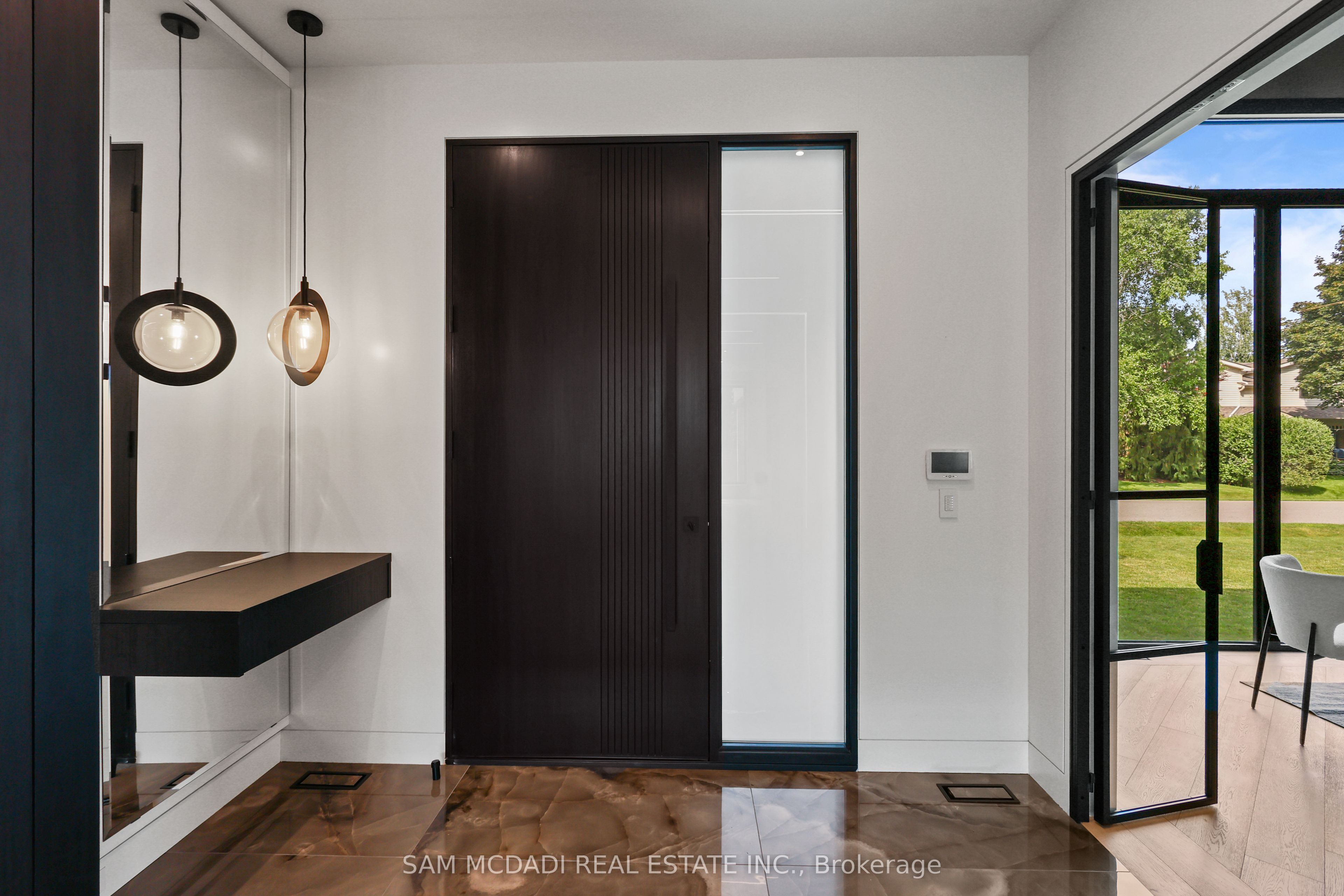 2186 Harcourt Crescent