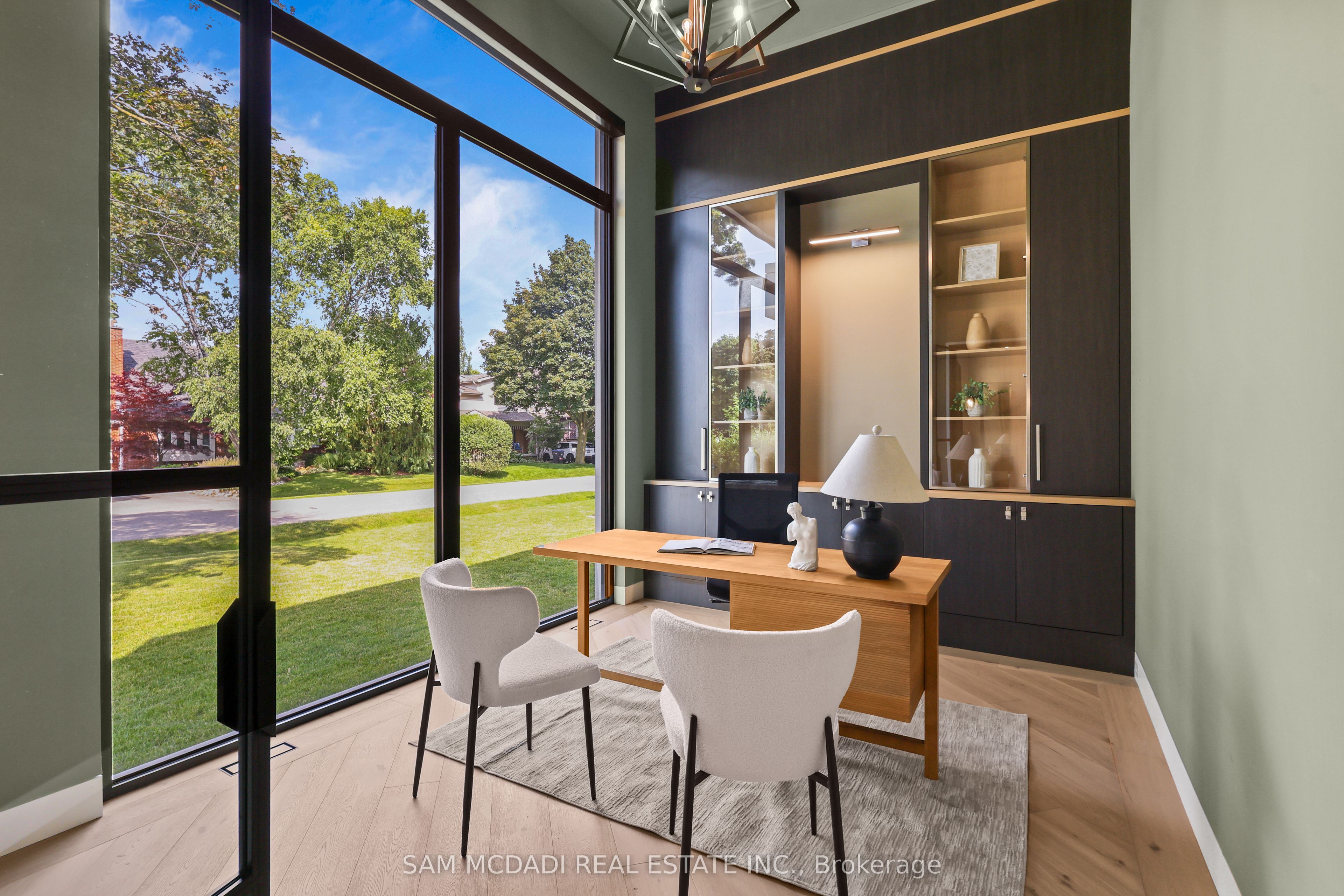 2186 Harcourt Crescent