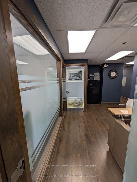 10376 Yonge Street 301