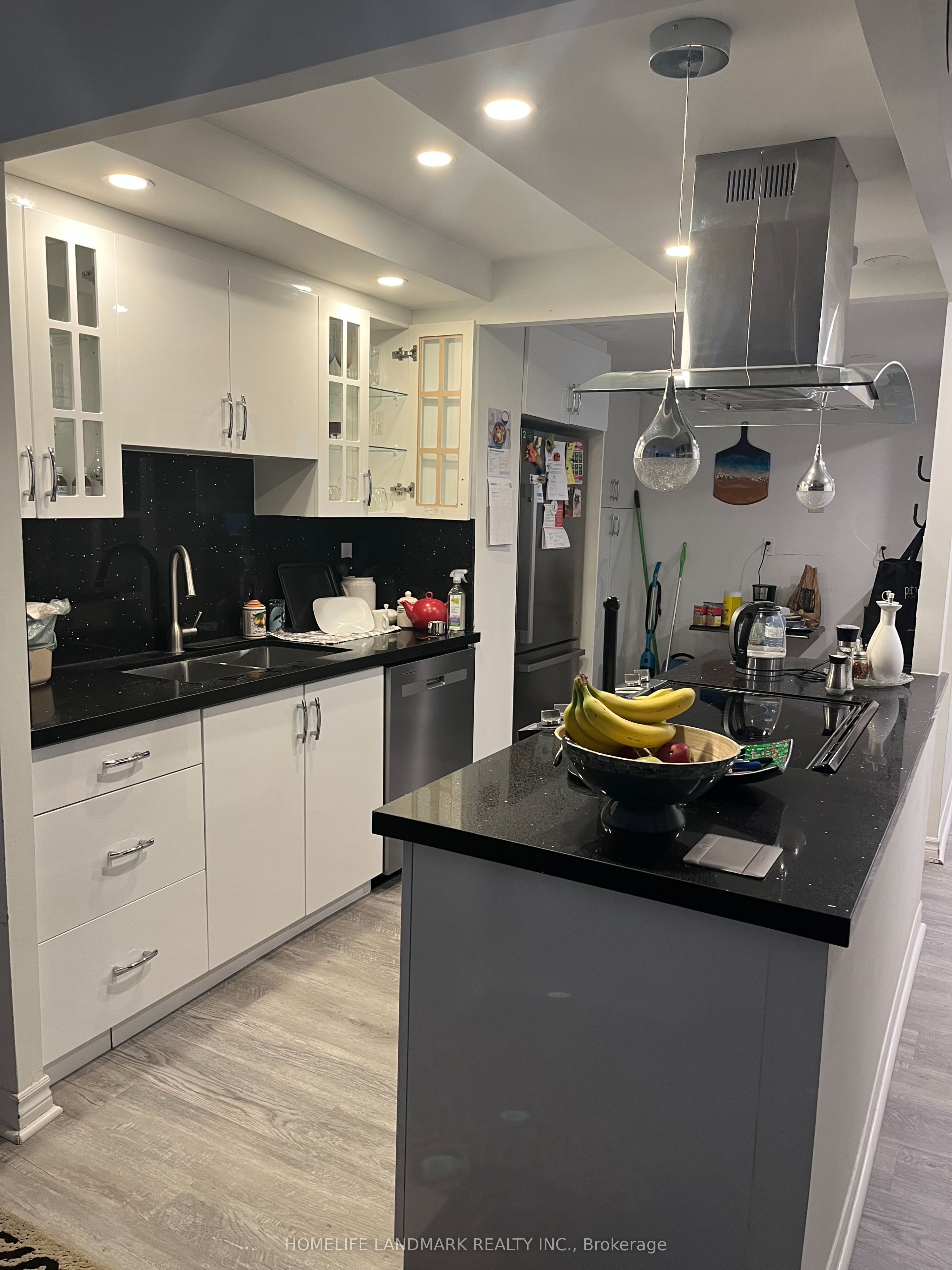 812 Burnhamthorpe Road W 1409