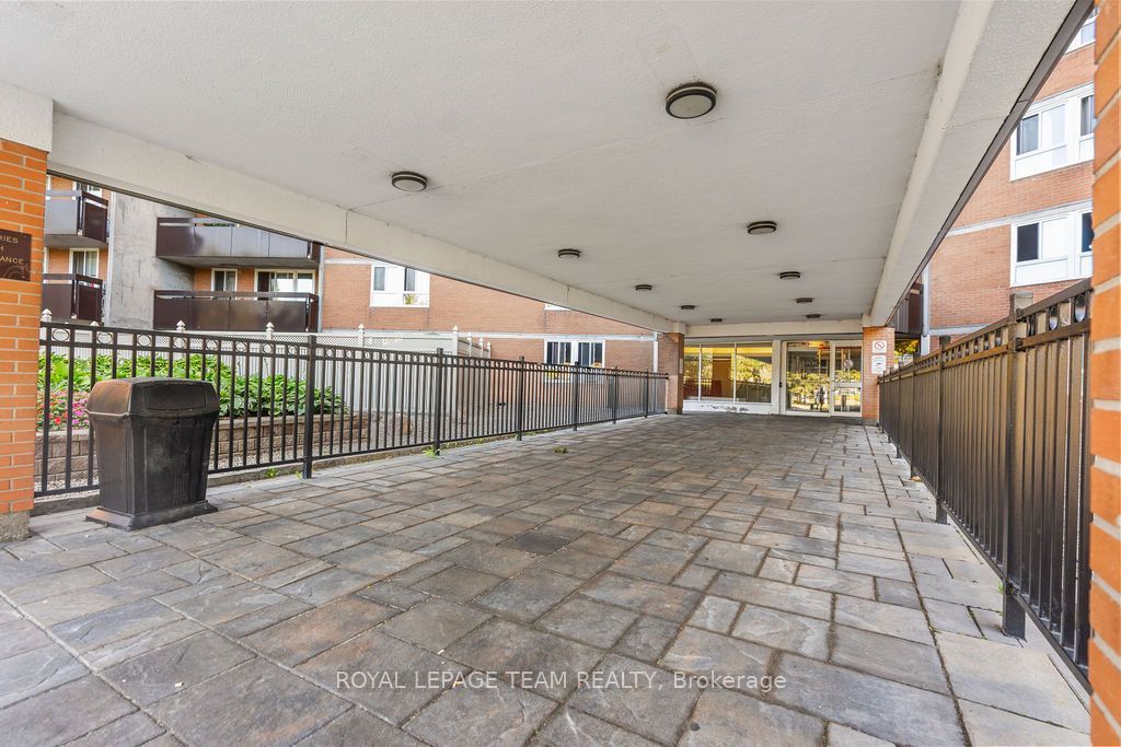 2000 JASMINE Crescent 1112