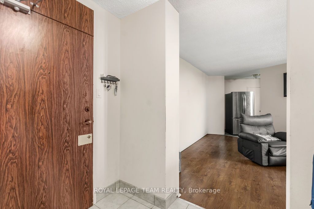 2000 JASMINE Crescent 1112