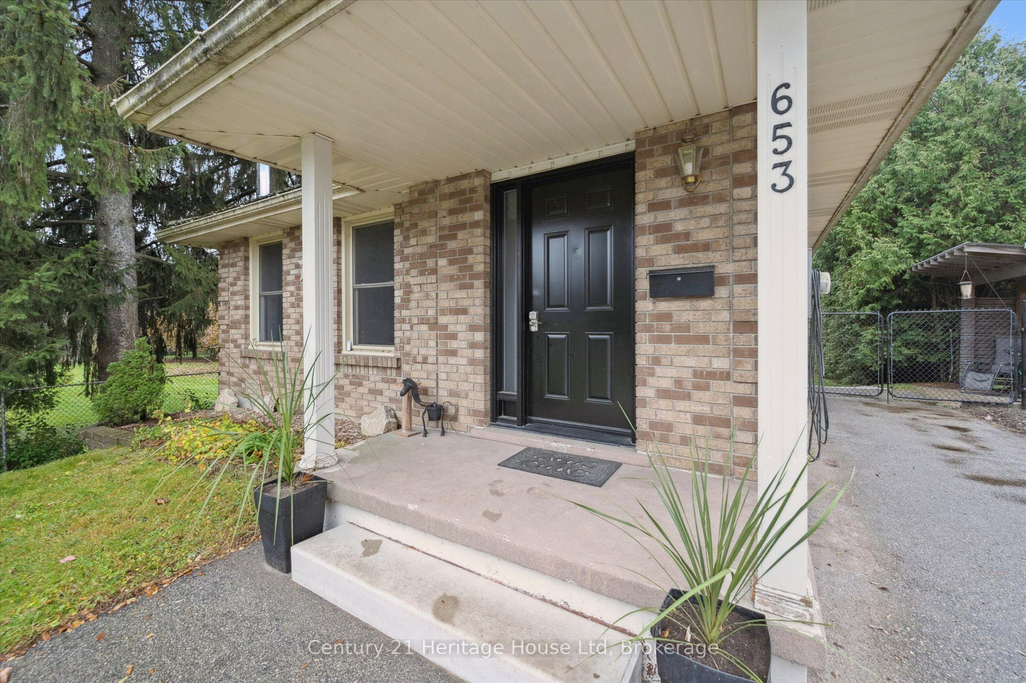 653 Perry Street