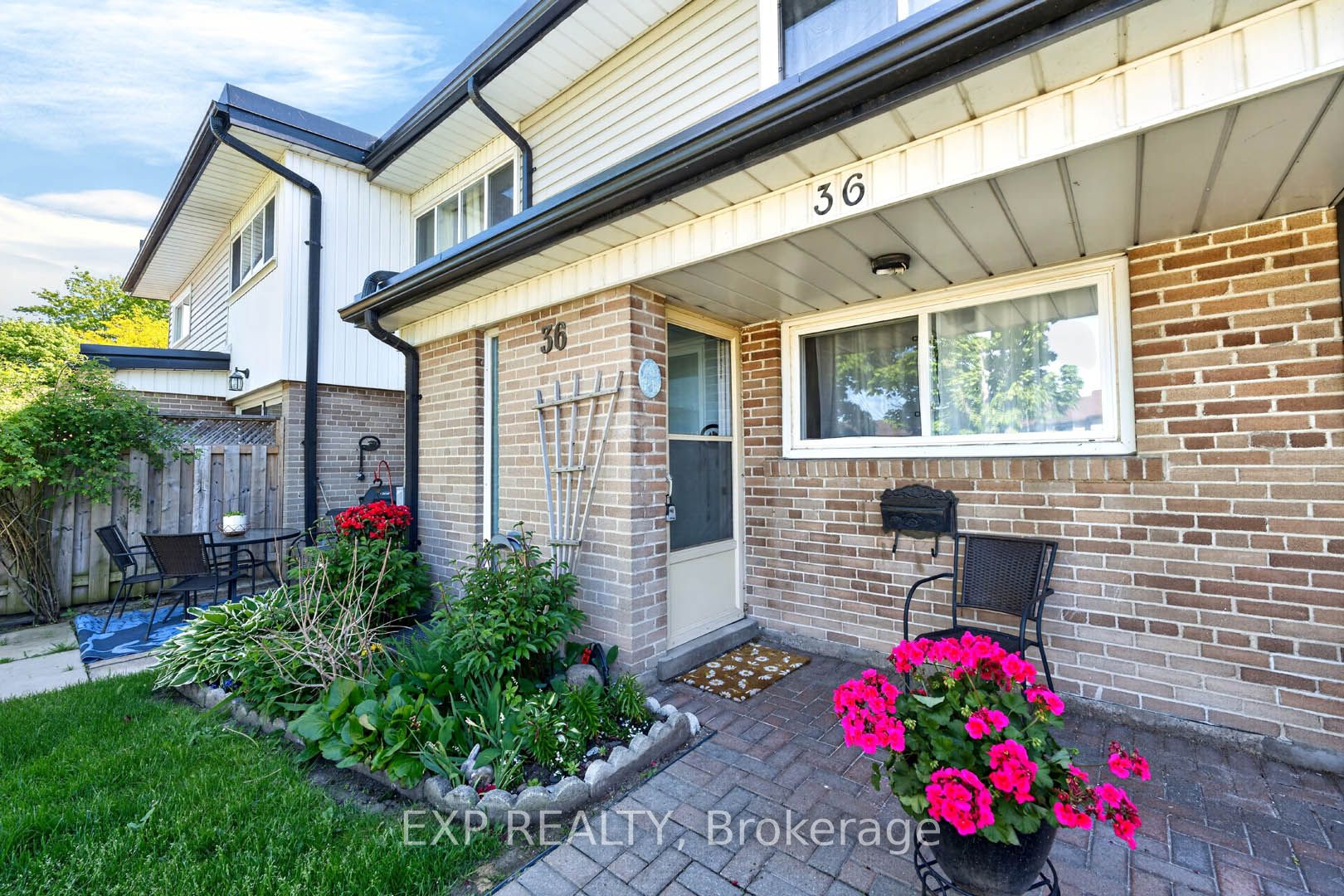 925 Bayly Street 36