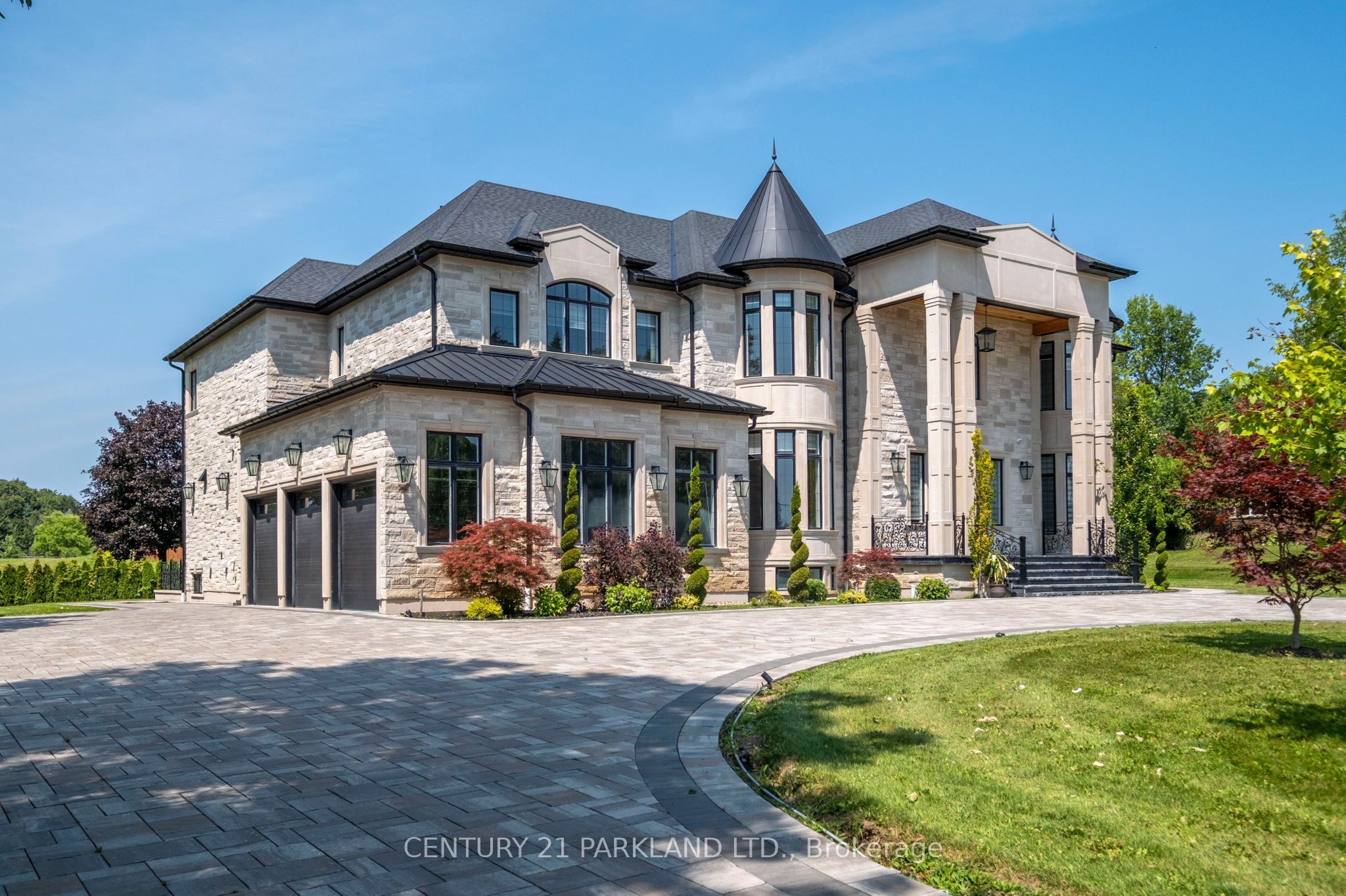 12 Hollywood Crescent