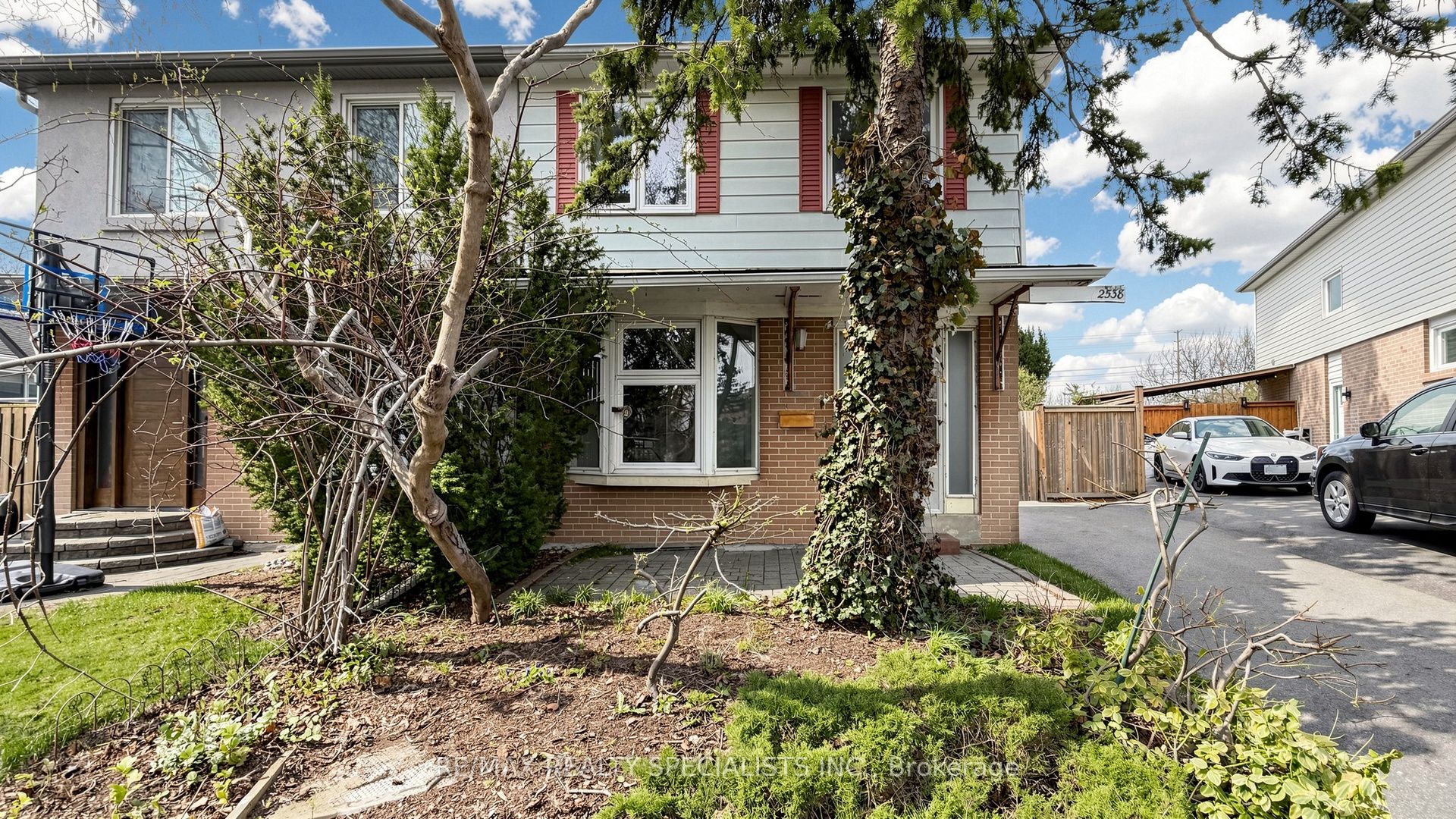 2538 Barcella Crescent