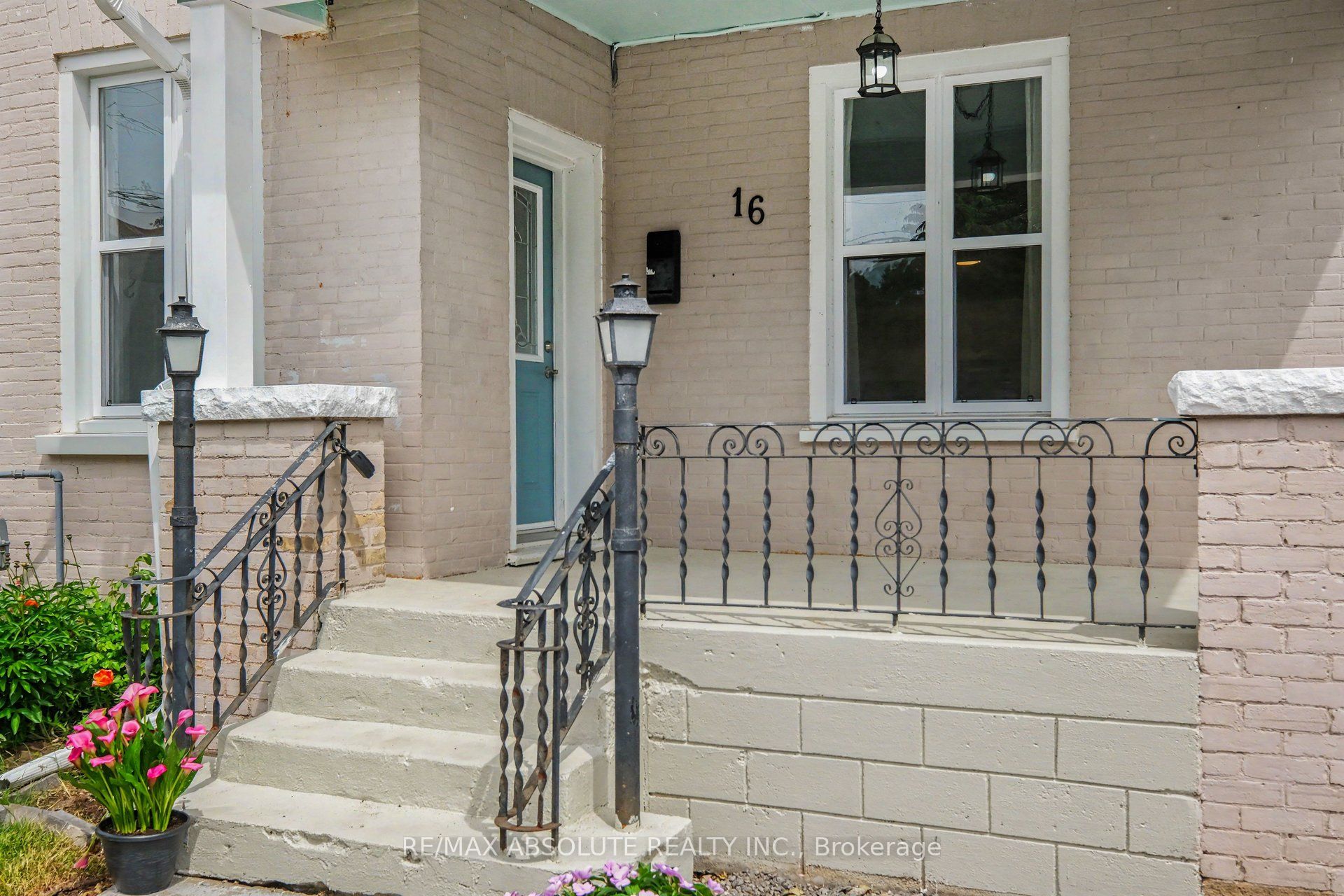 16 Glen Avenue