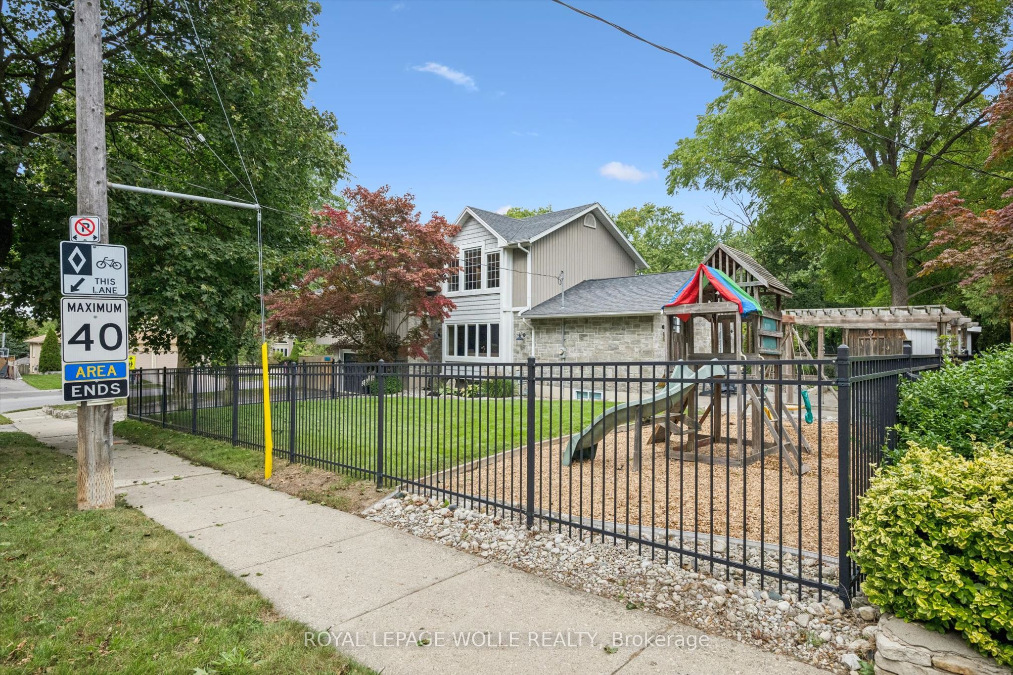 112 Margaret Avenue N