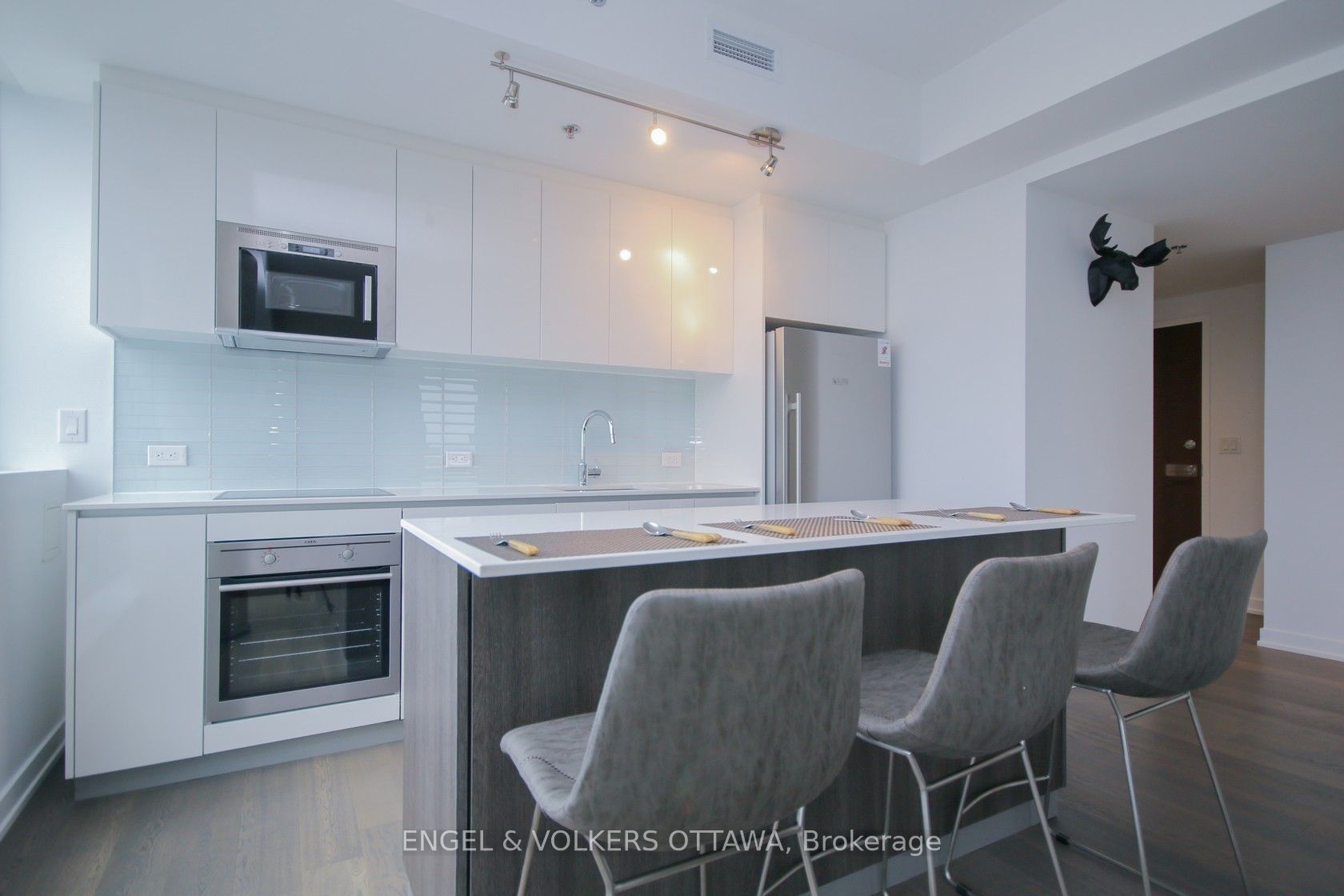 199 SLATER Street 2203
