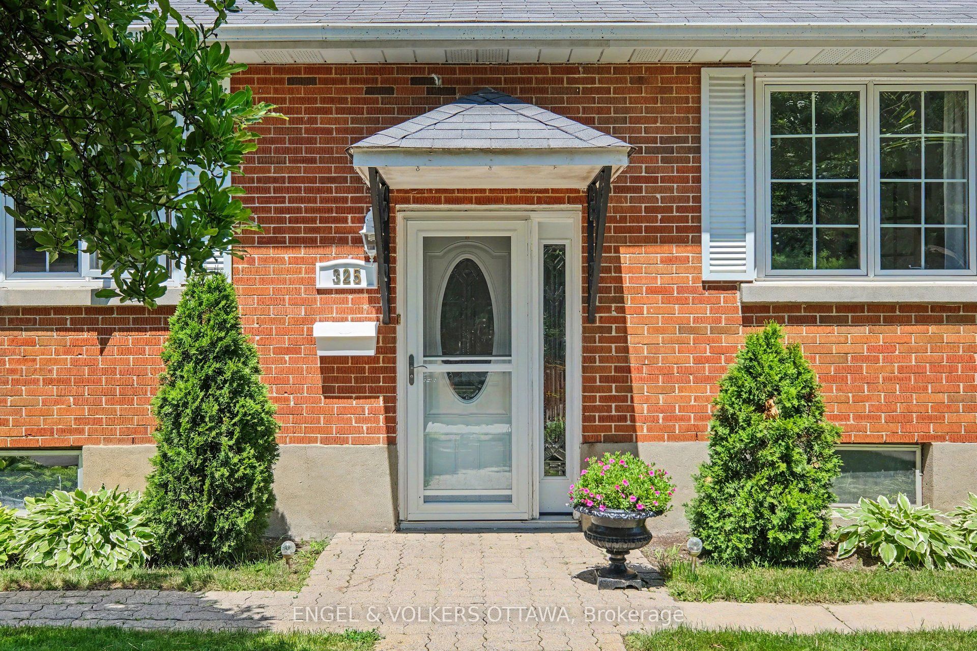 325 Summit Avenue