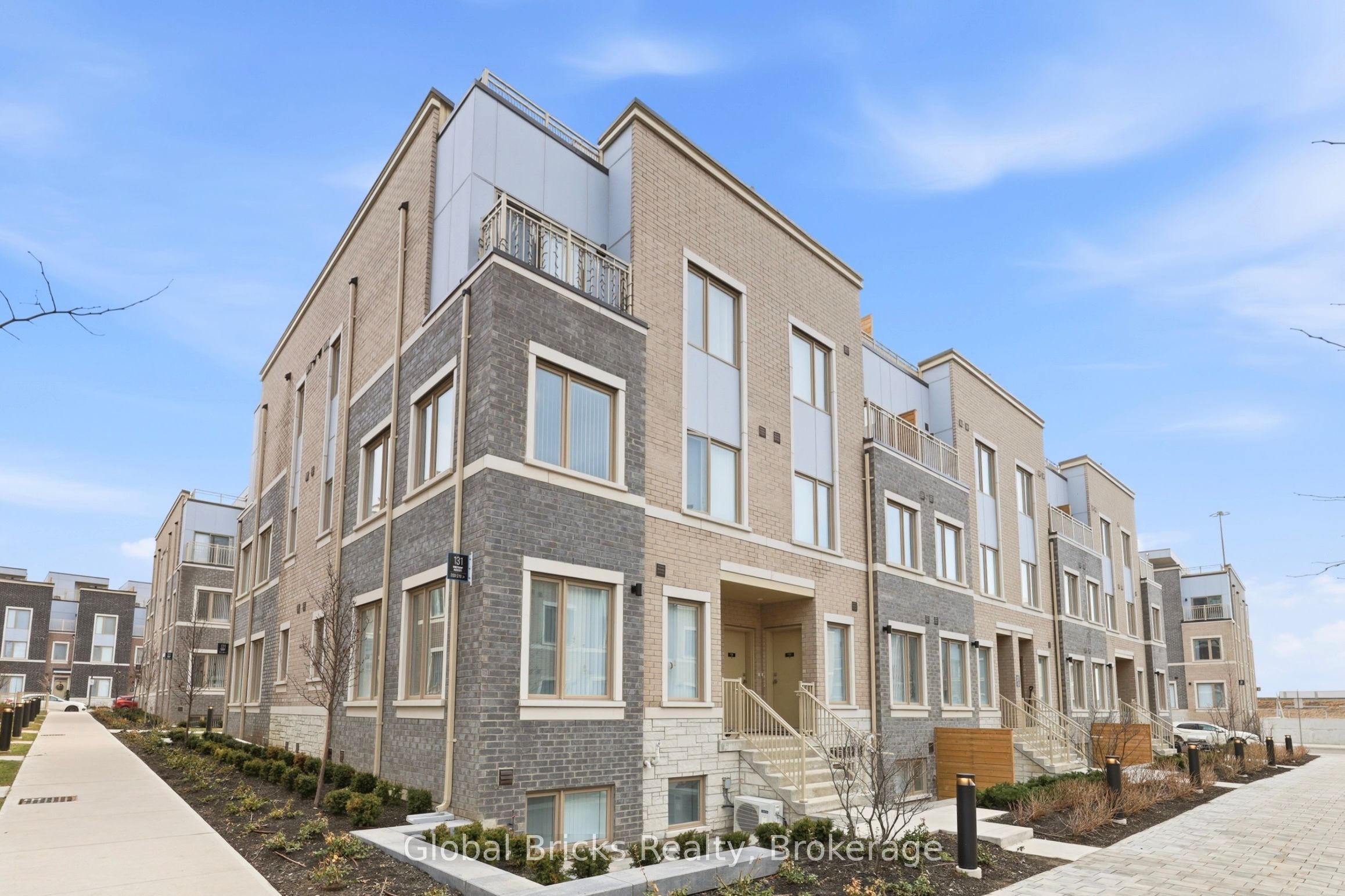 131 Honeycrisp Crescent TH #210