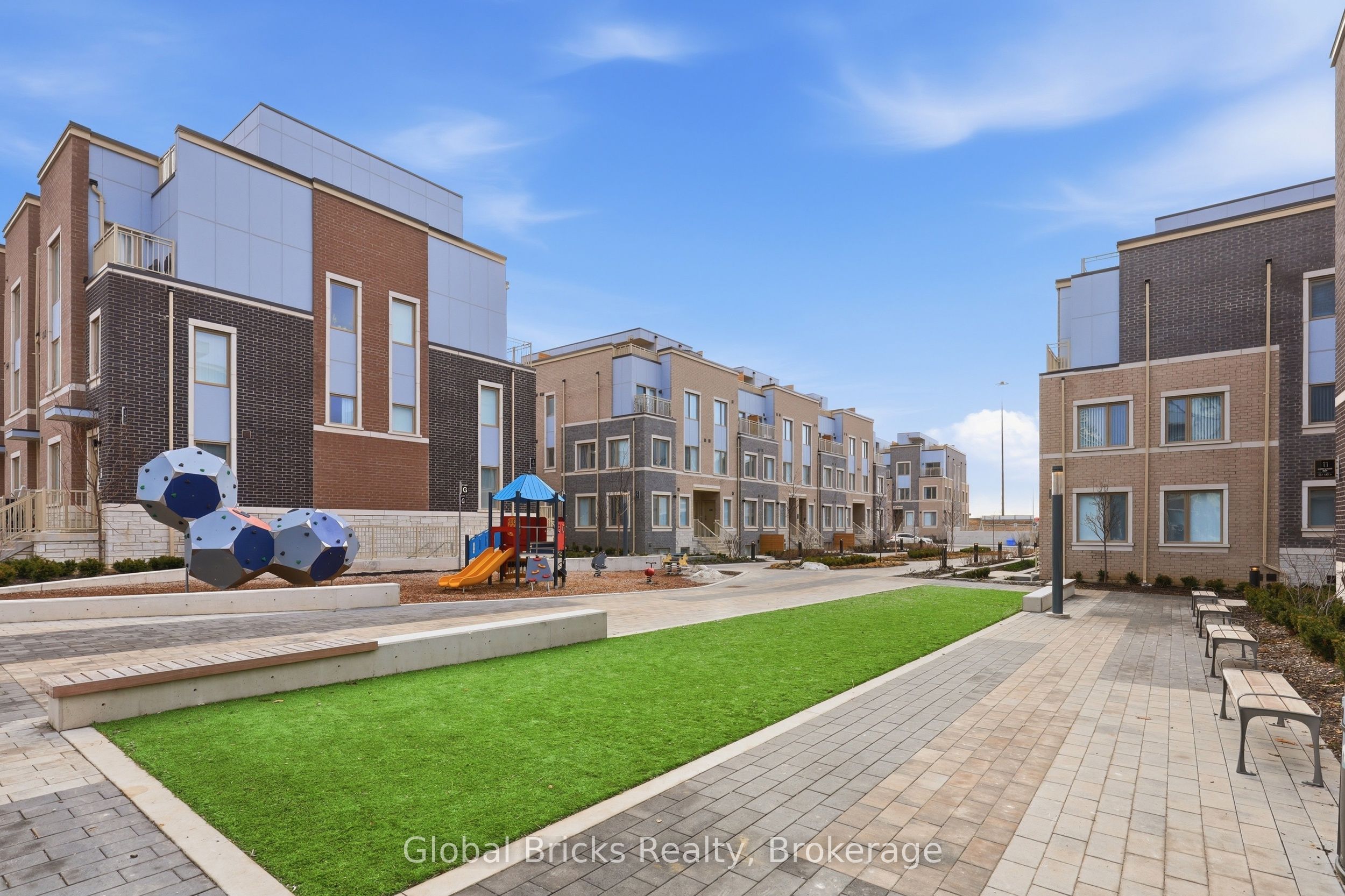 131 Honeycrisp Crescent TH #210