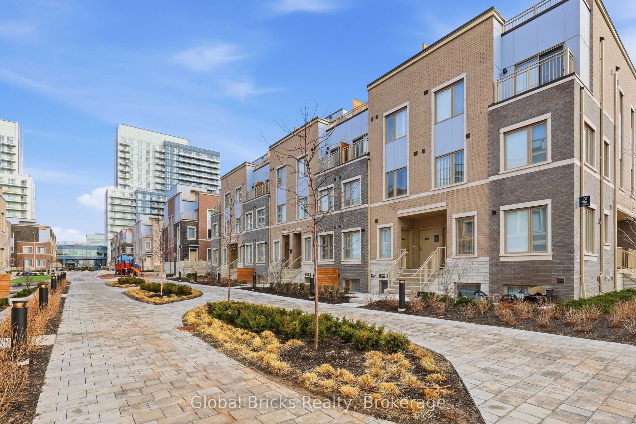 131 Honeycrisp Crescent TH #210