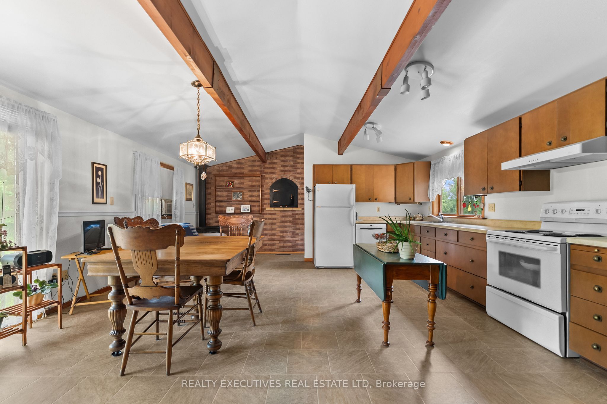 785 Boundary Road