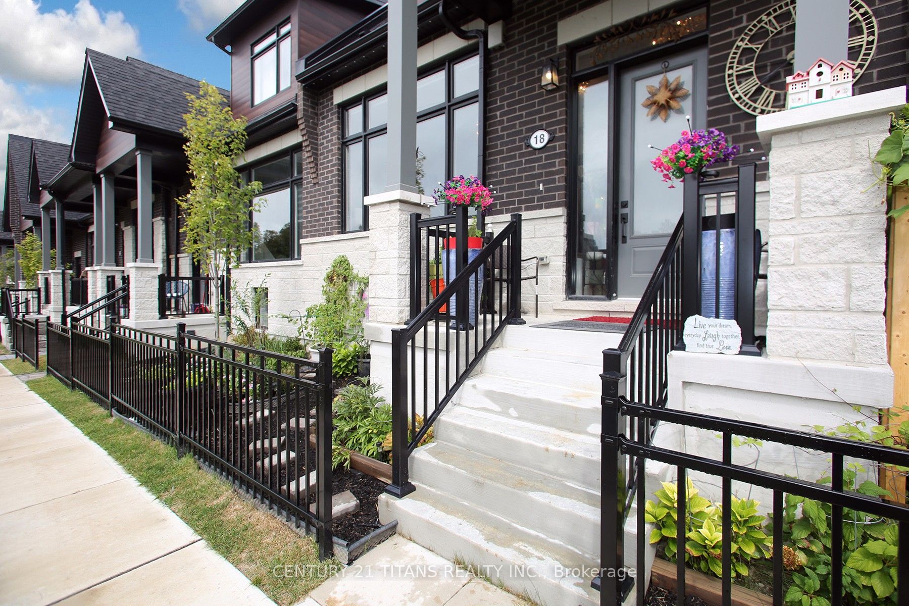 18 Vern Robertson Gate