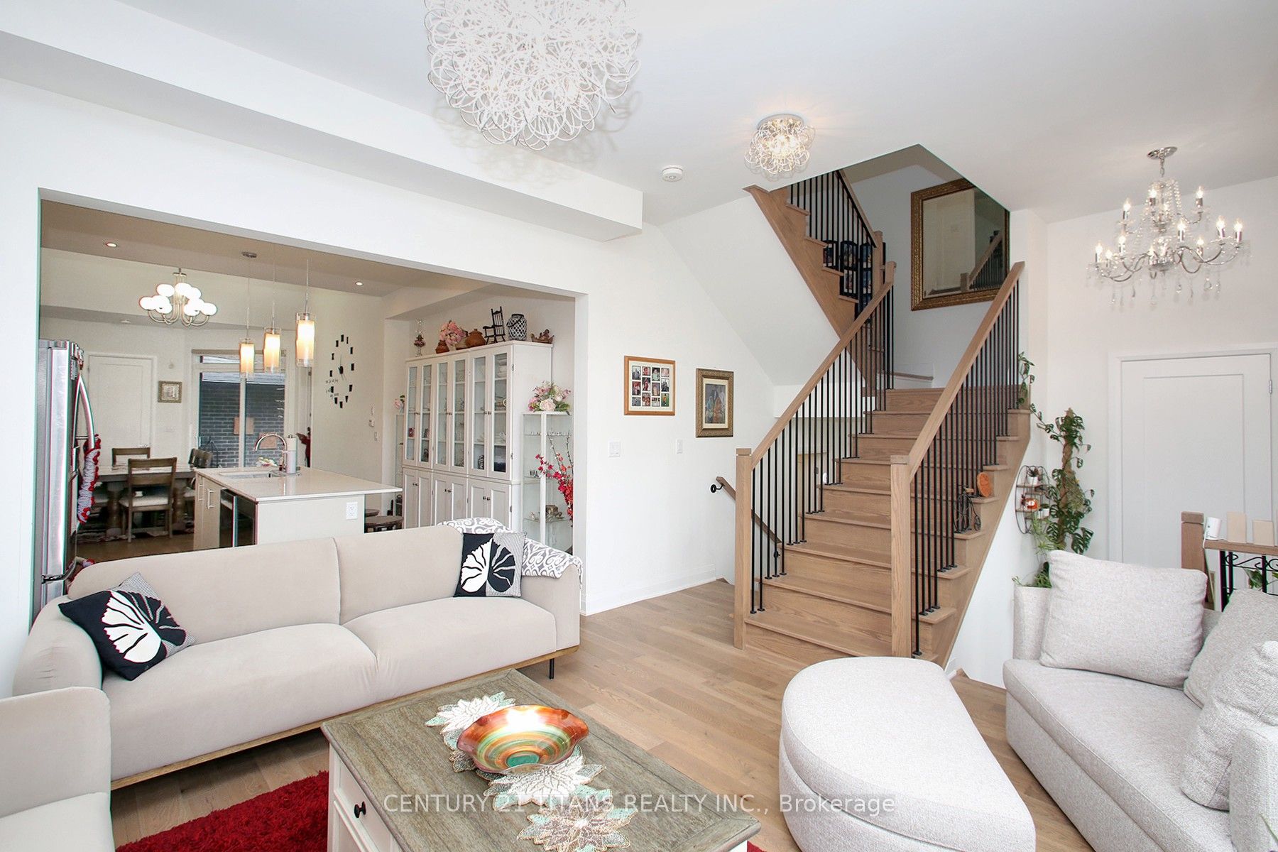 18 Vern Robertson Gate