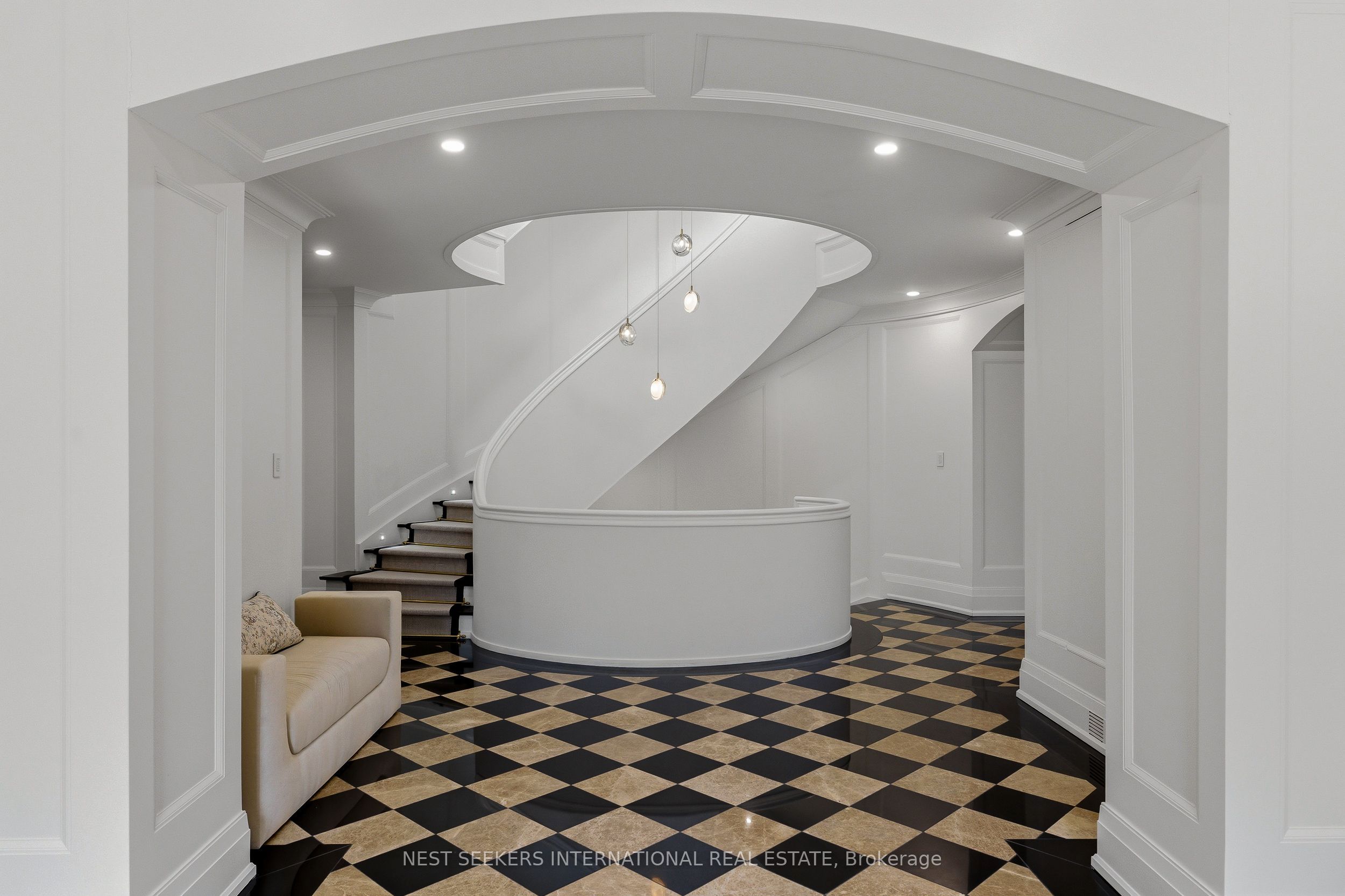 35 Kingswood Drive