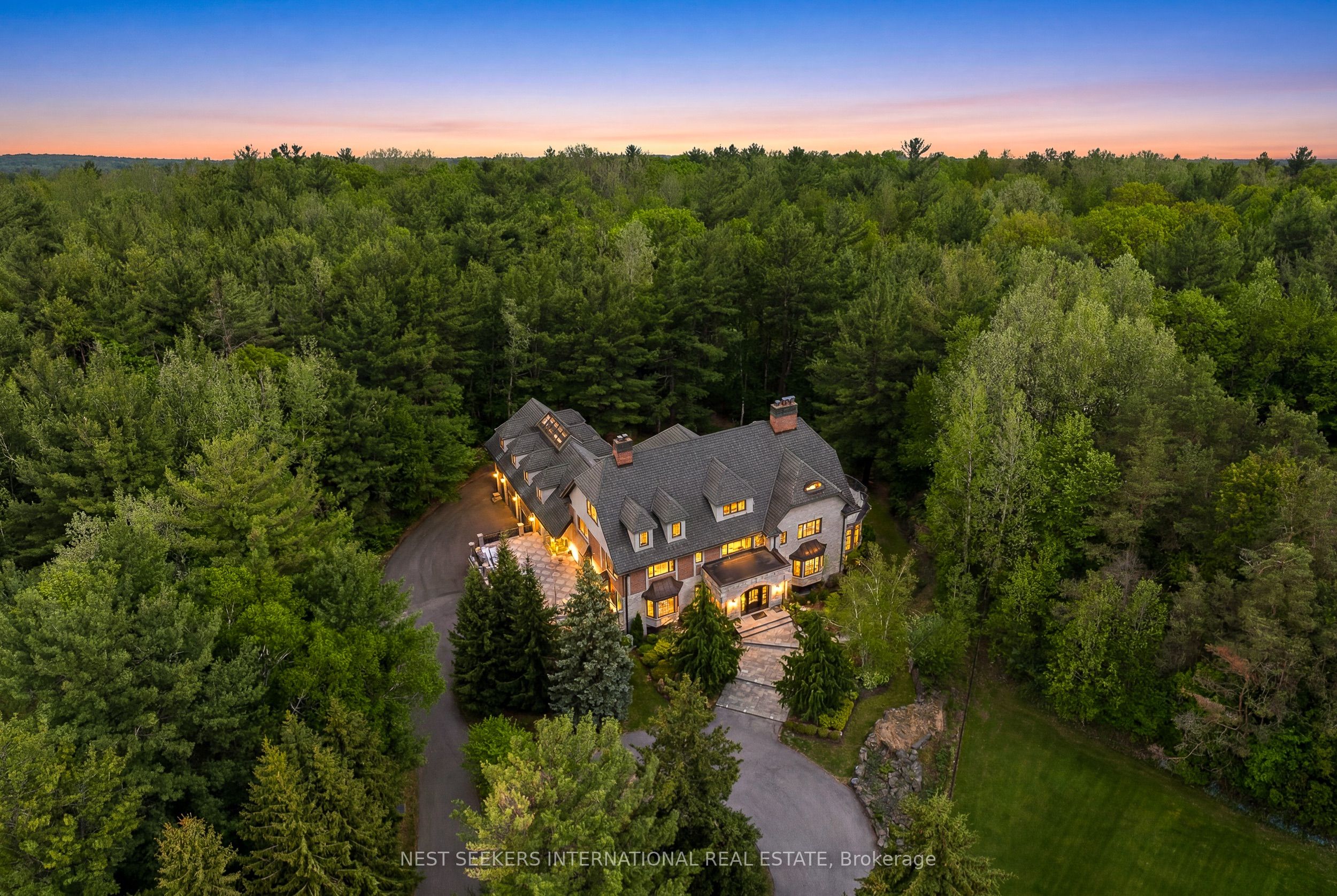 35 Kingswood Drive