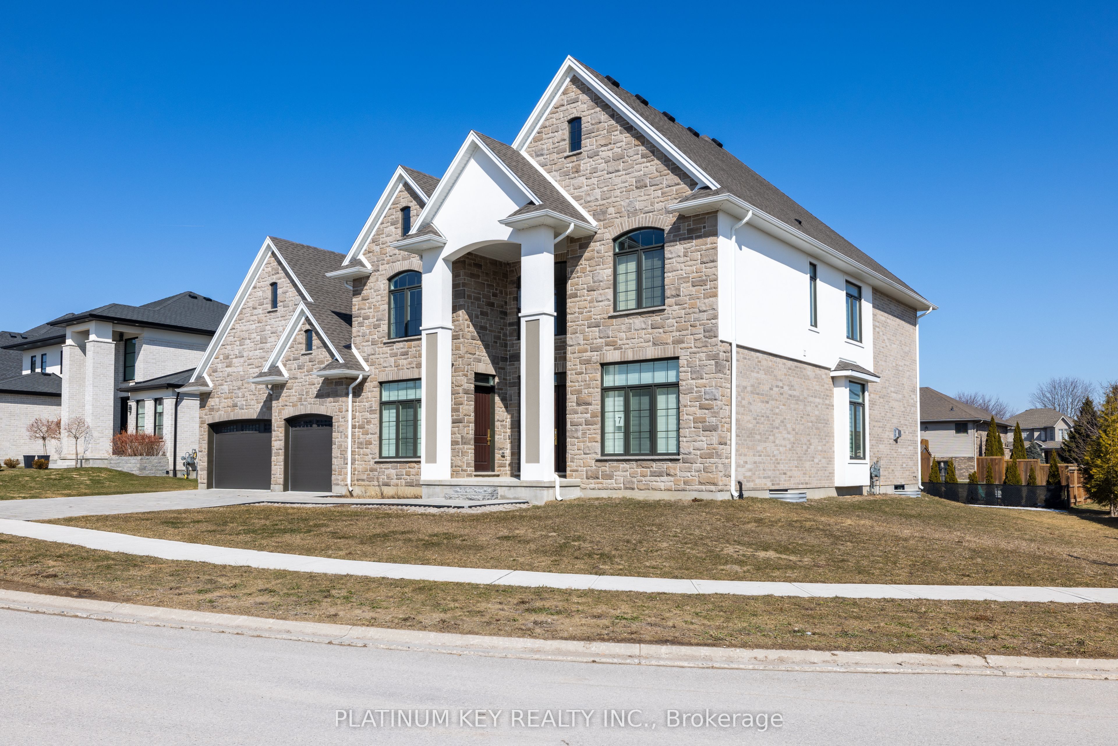 7 Edgeview Crescent