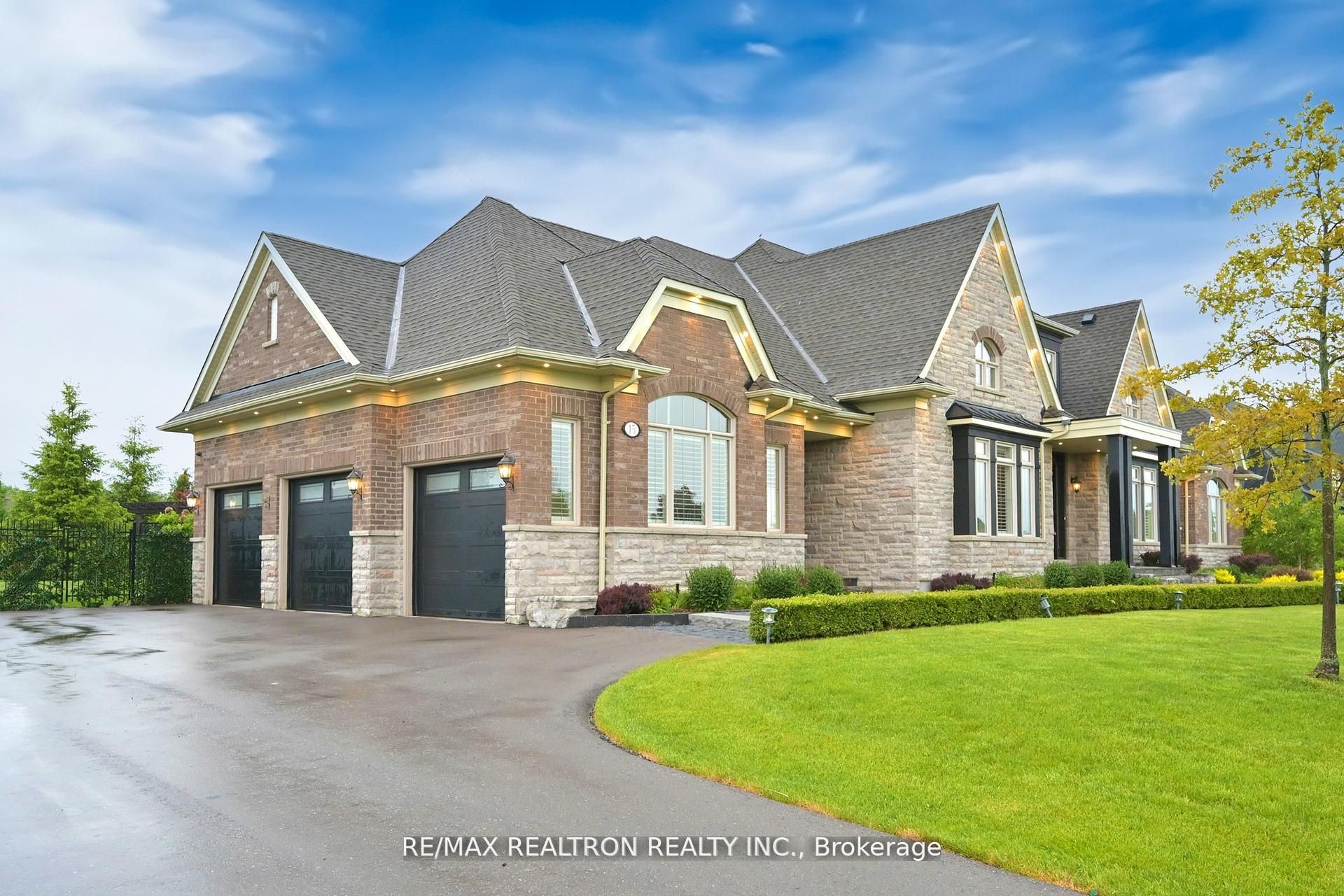 15 Pine Vista Avenue