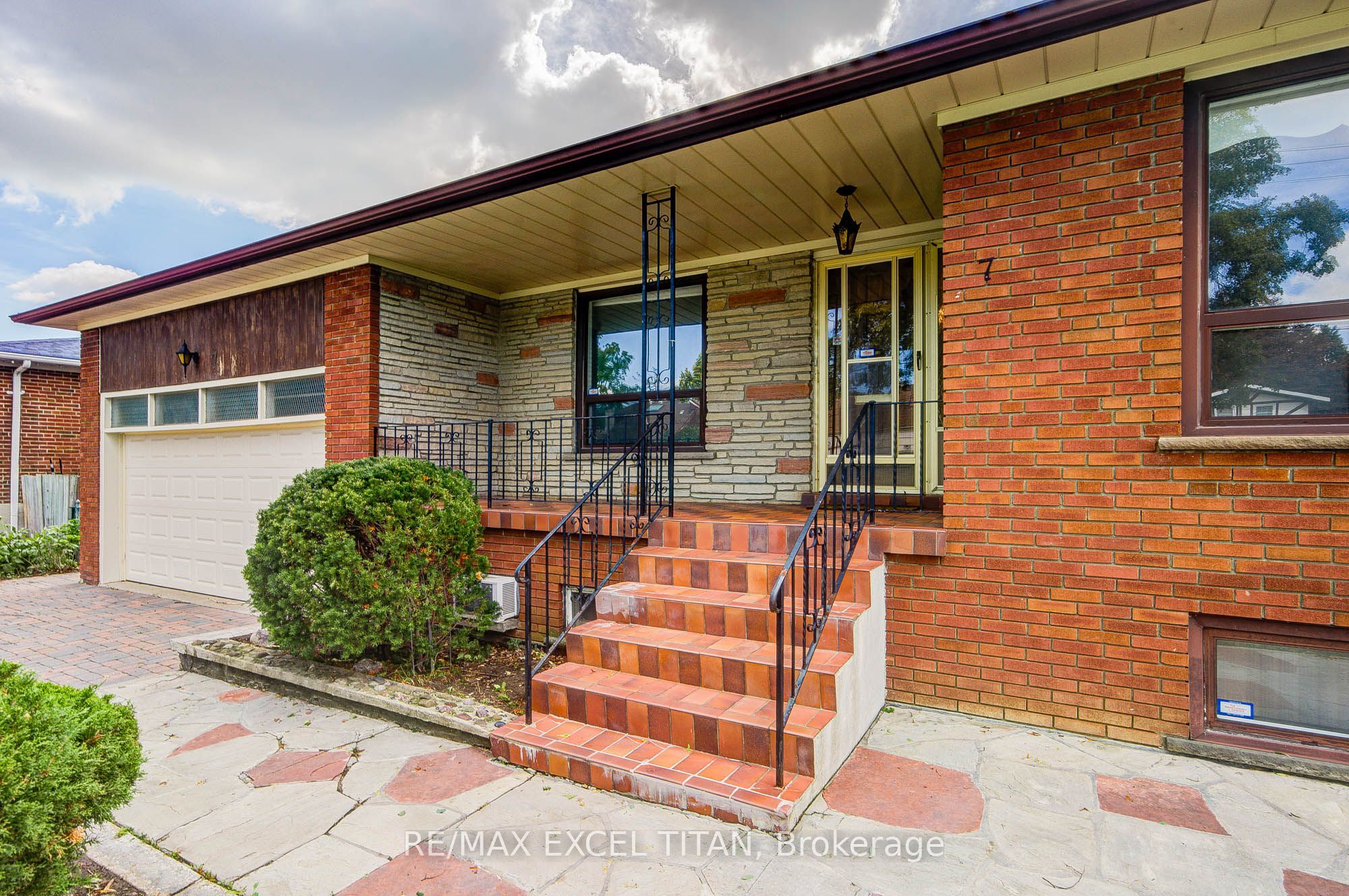 7 Muir Avenue