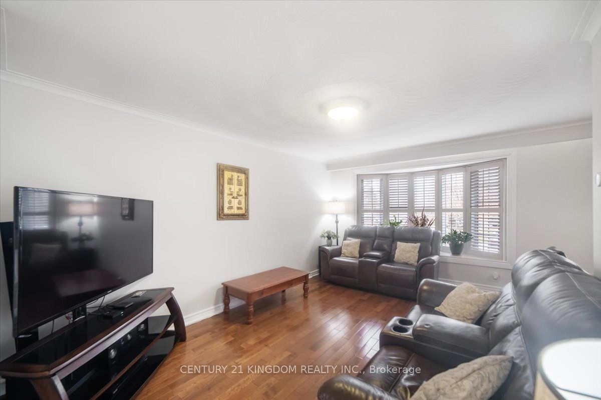 9 Durrington Crescent