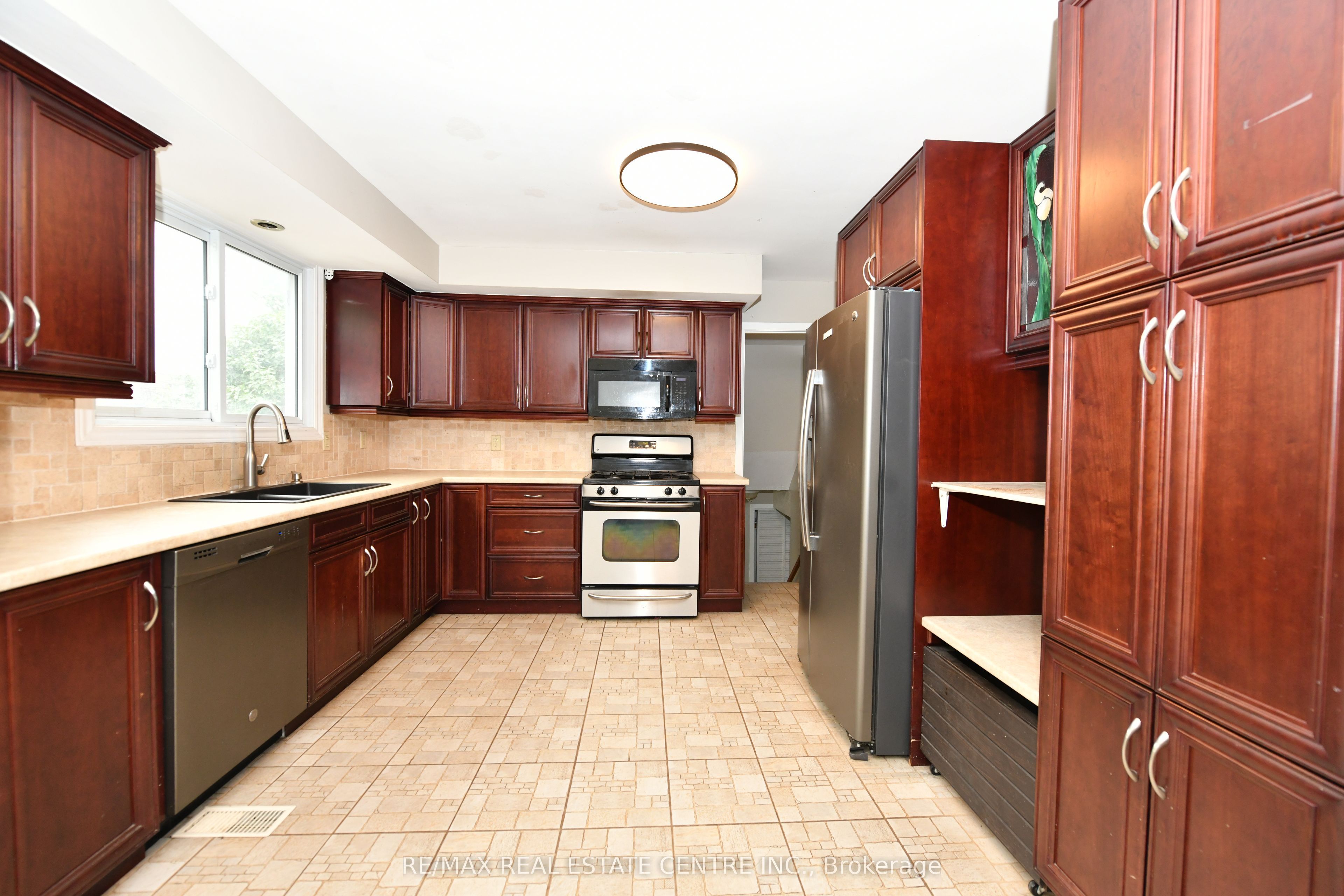 37 Ebury Crescent