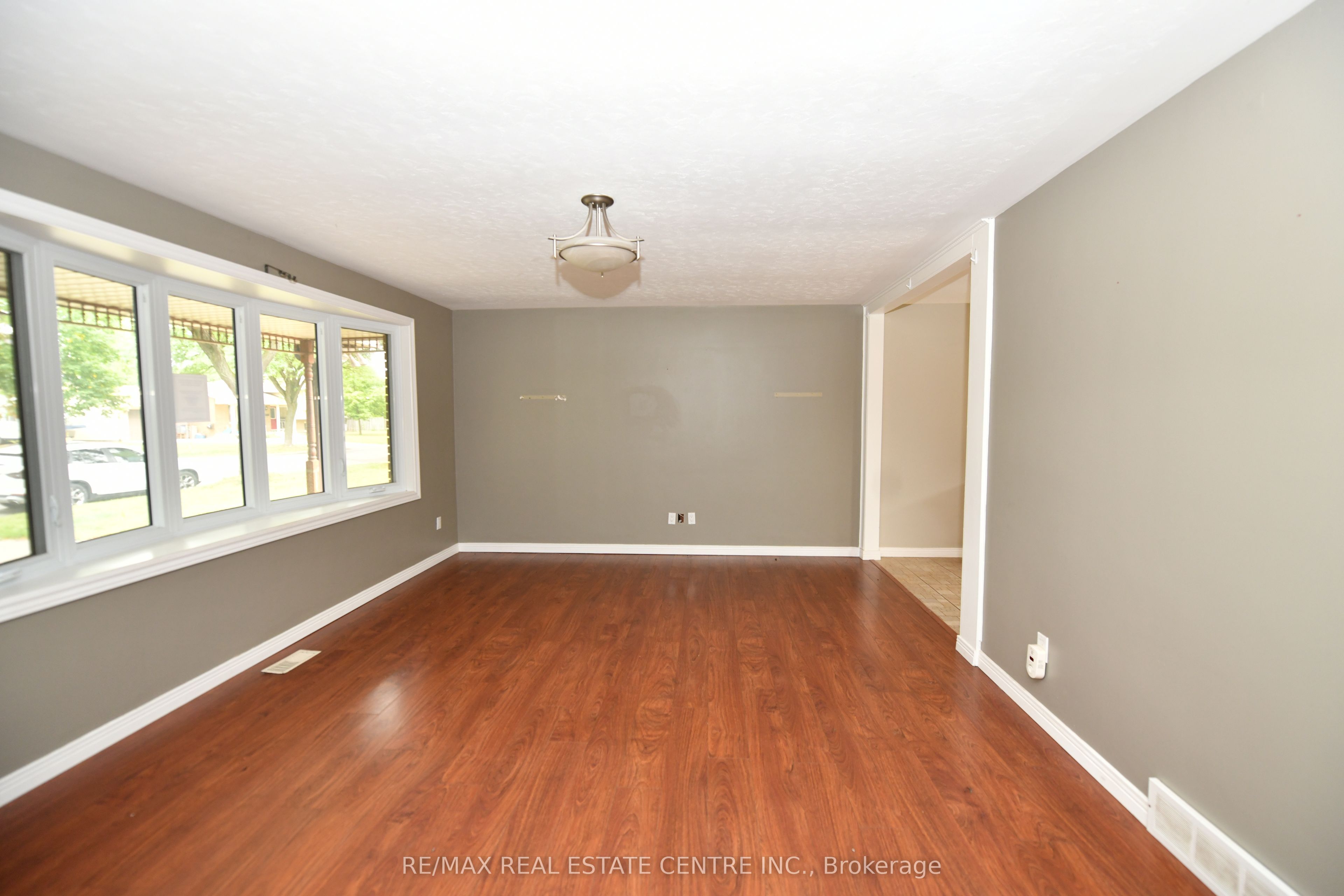 37 Ebury Crescent