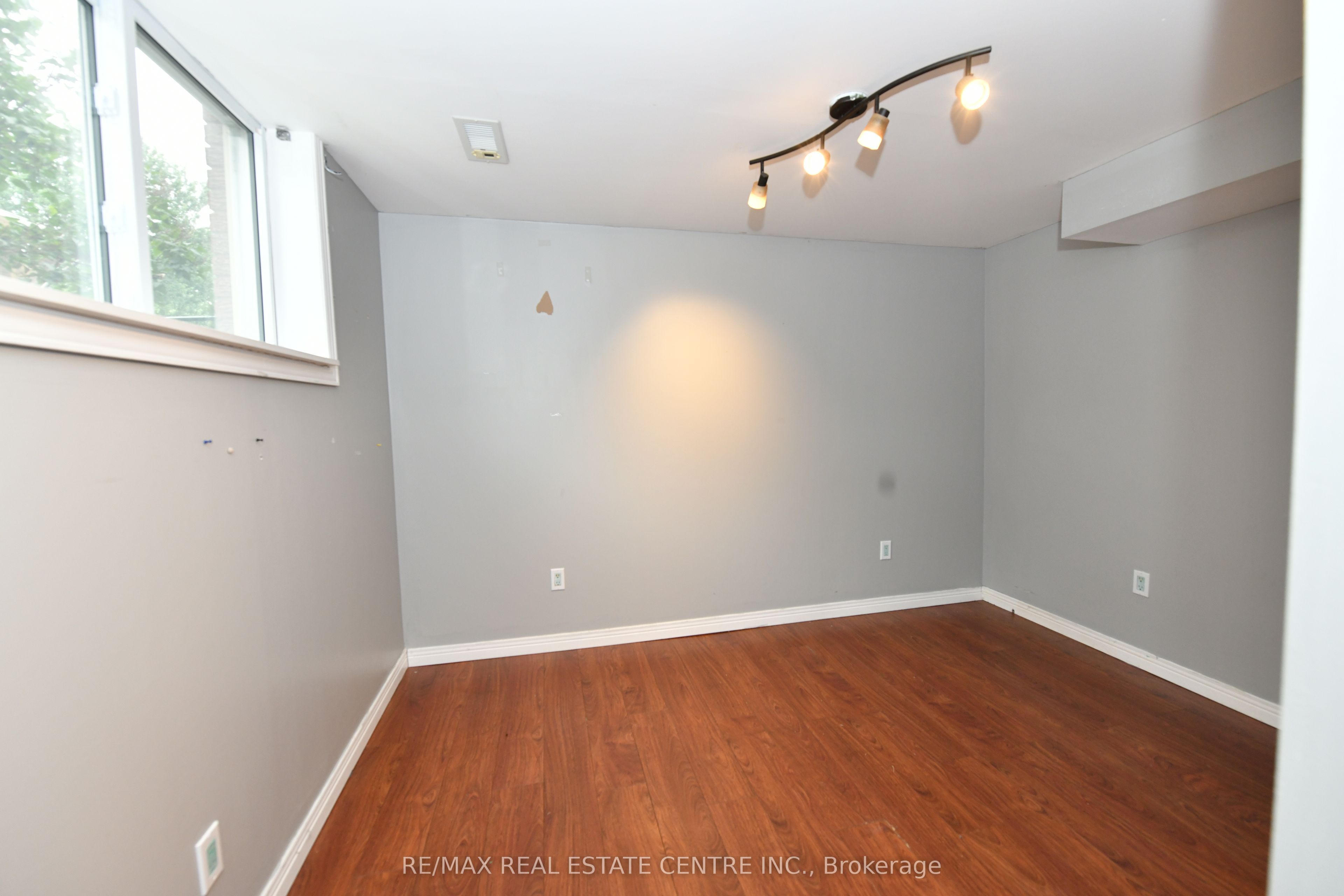37 Ebury Crescent