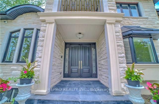 53 Eaglewood Boulevard