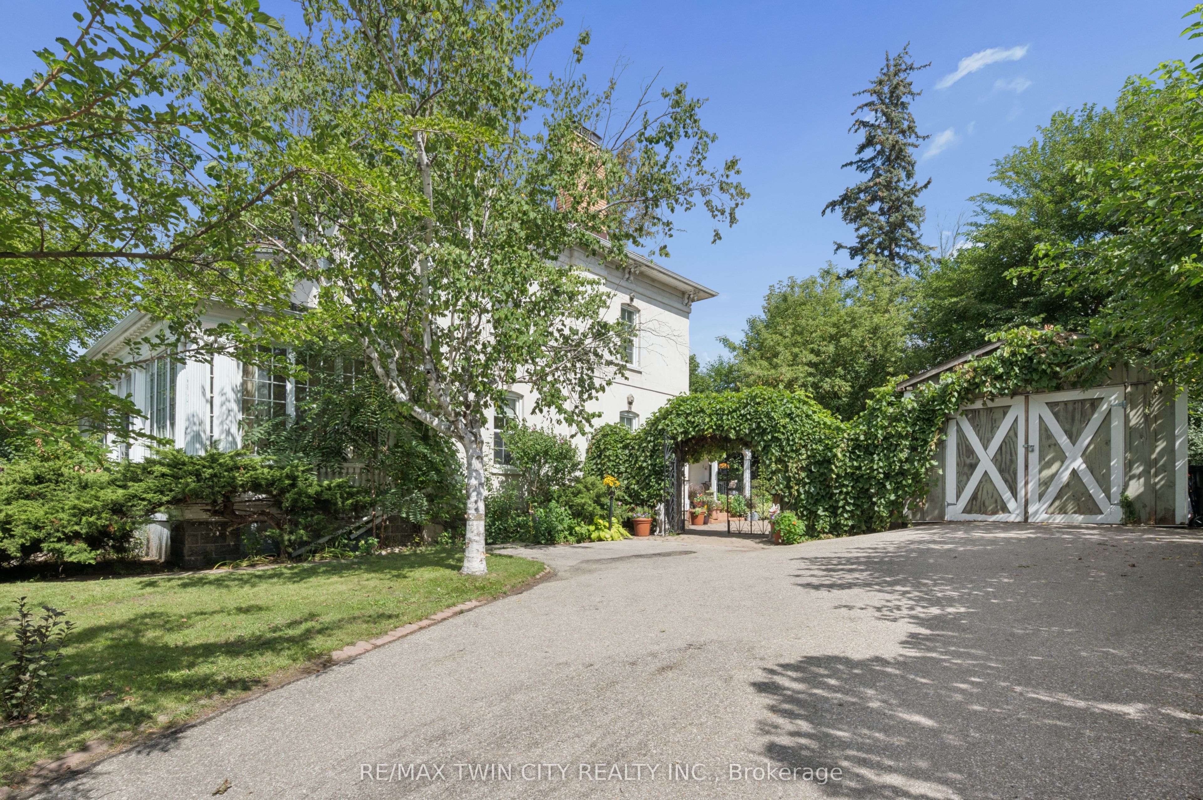 66 Park Hill Road E