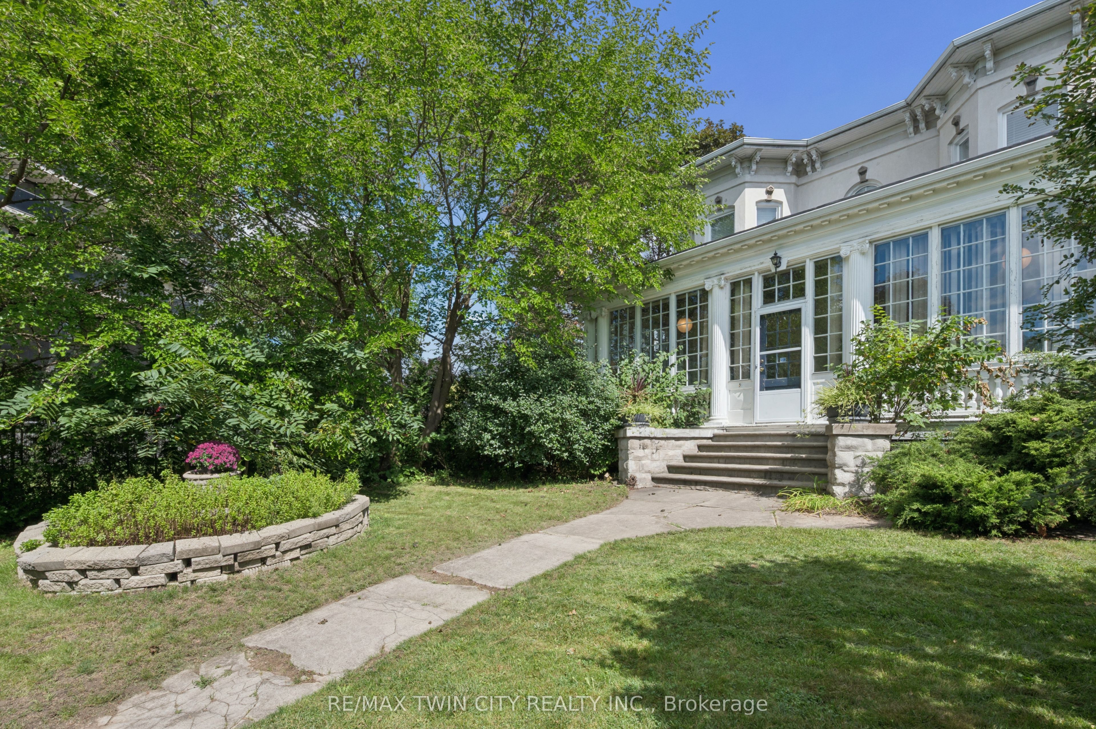 66 Park Hill Road E