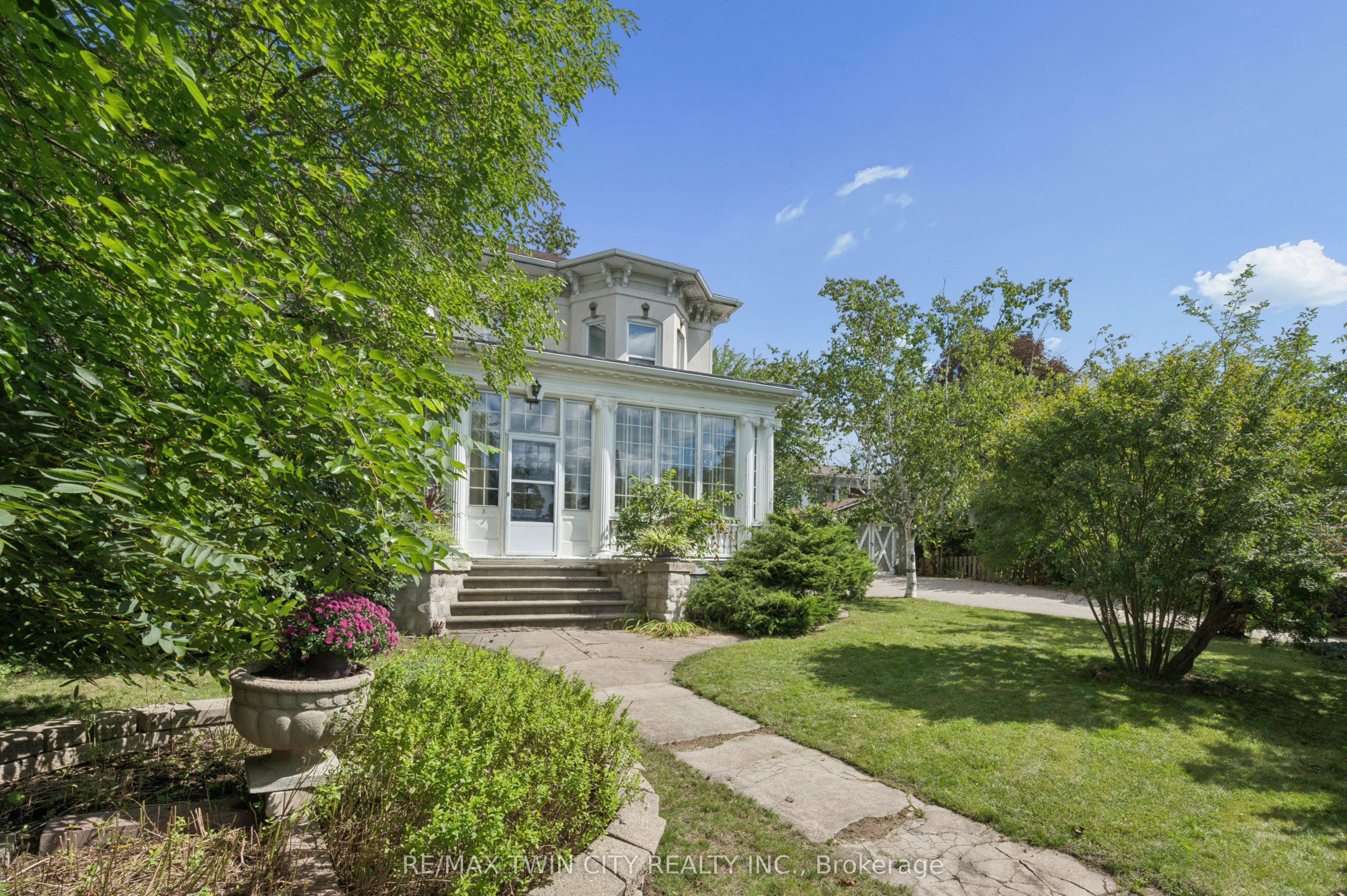 66 Park Hill Road E