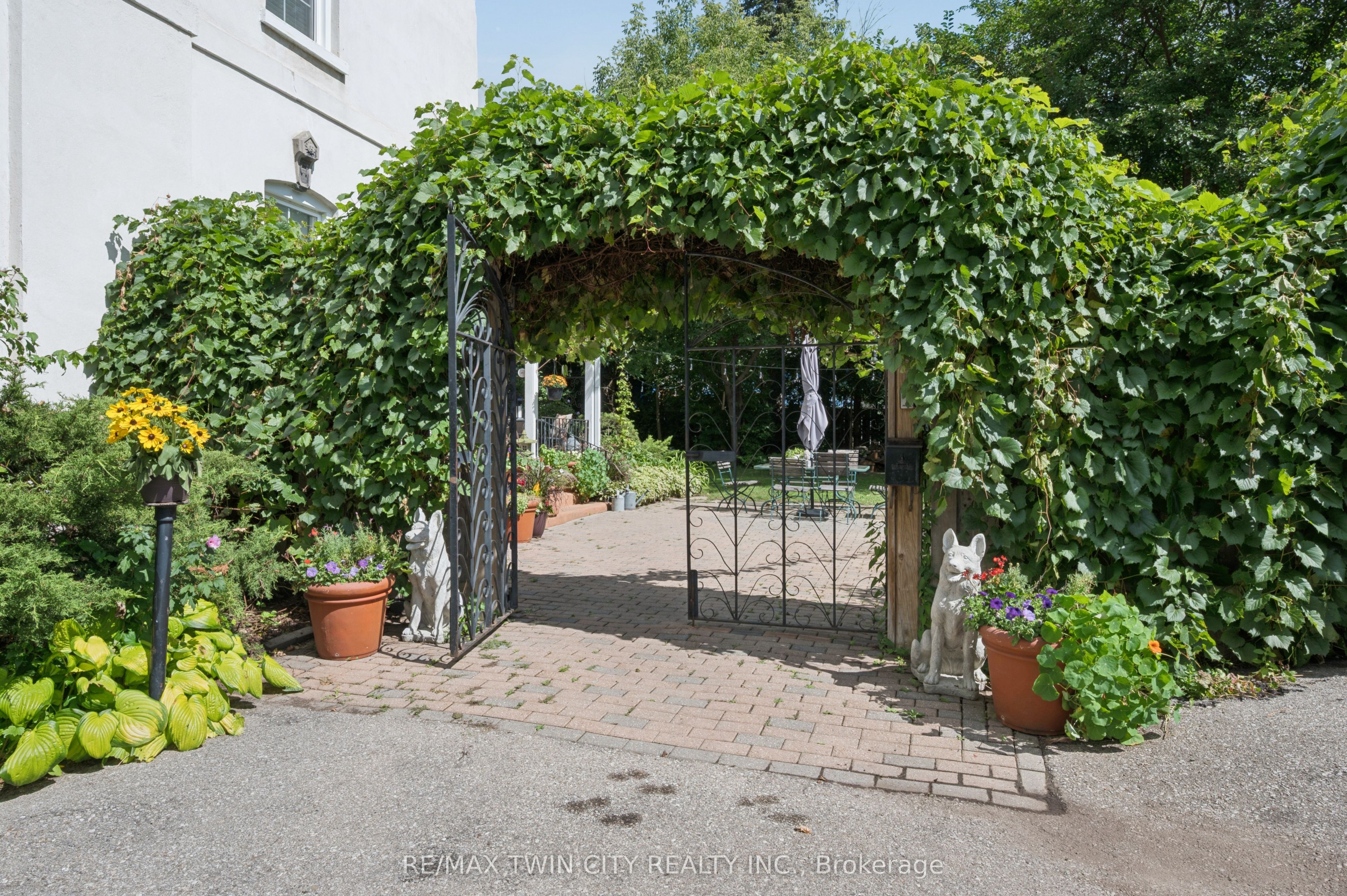 66 Park Hill Road E