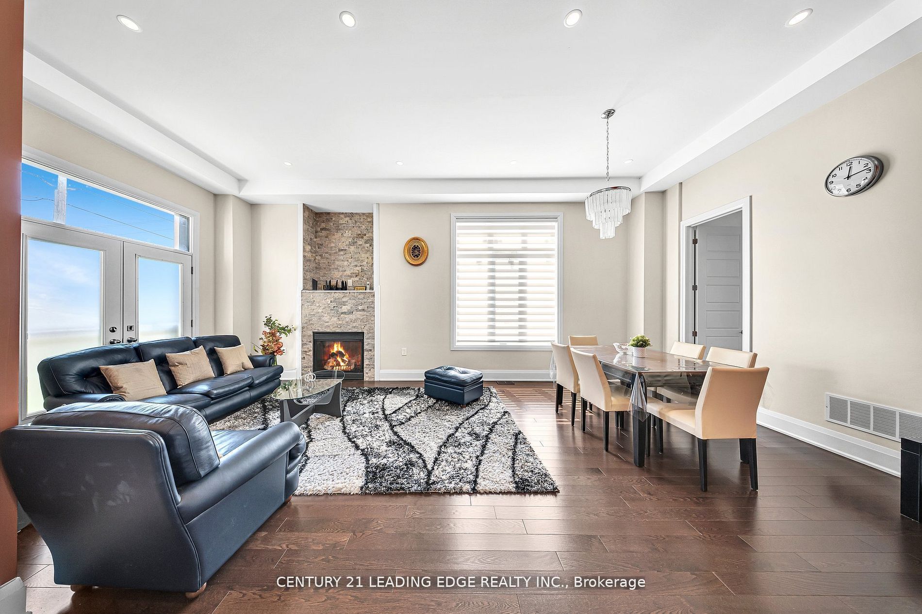 736 Hillview Crescent