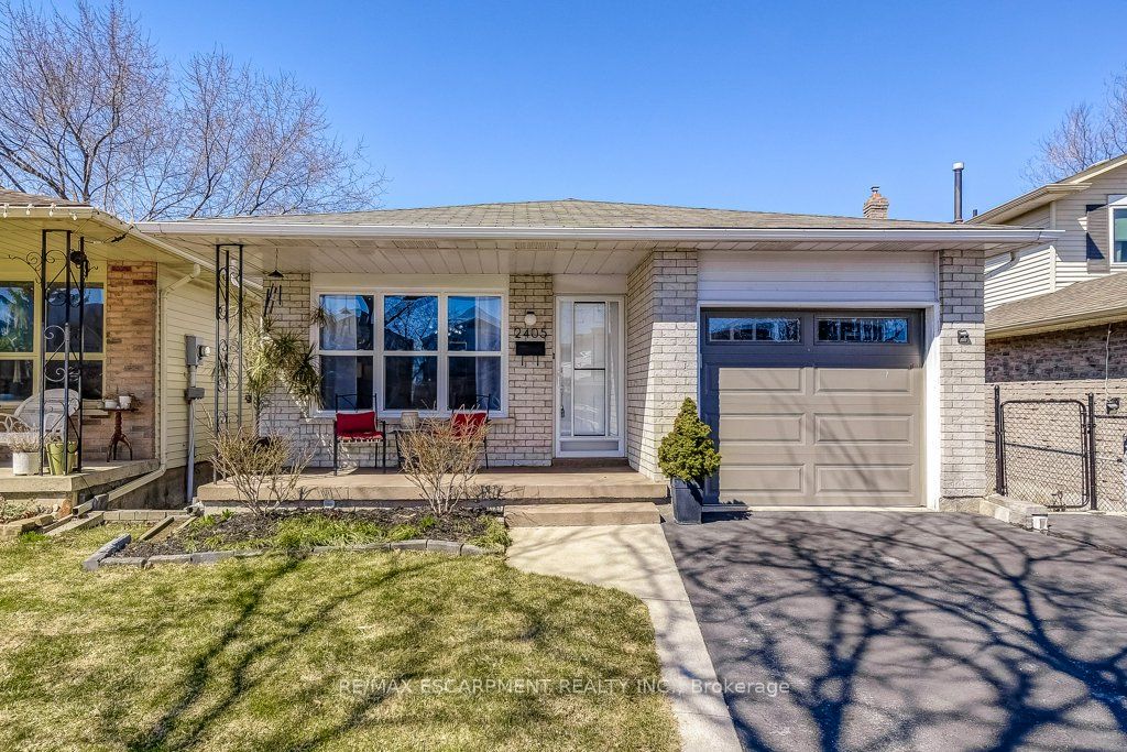 2405 Malcom Crescent