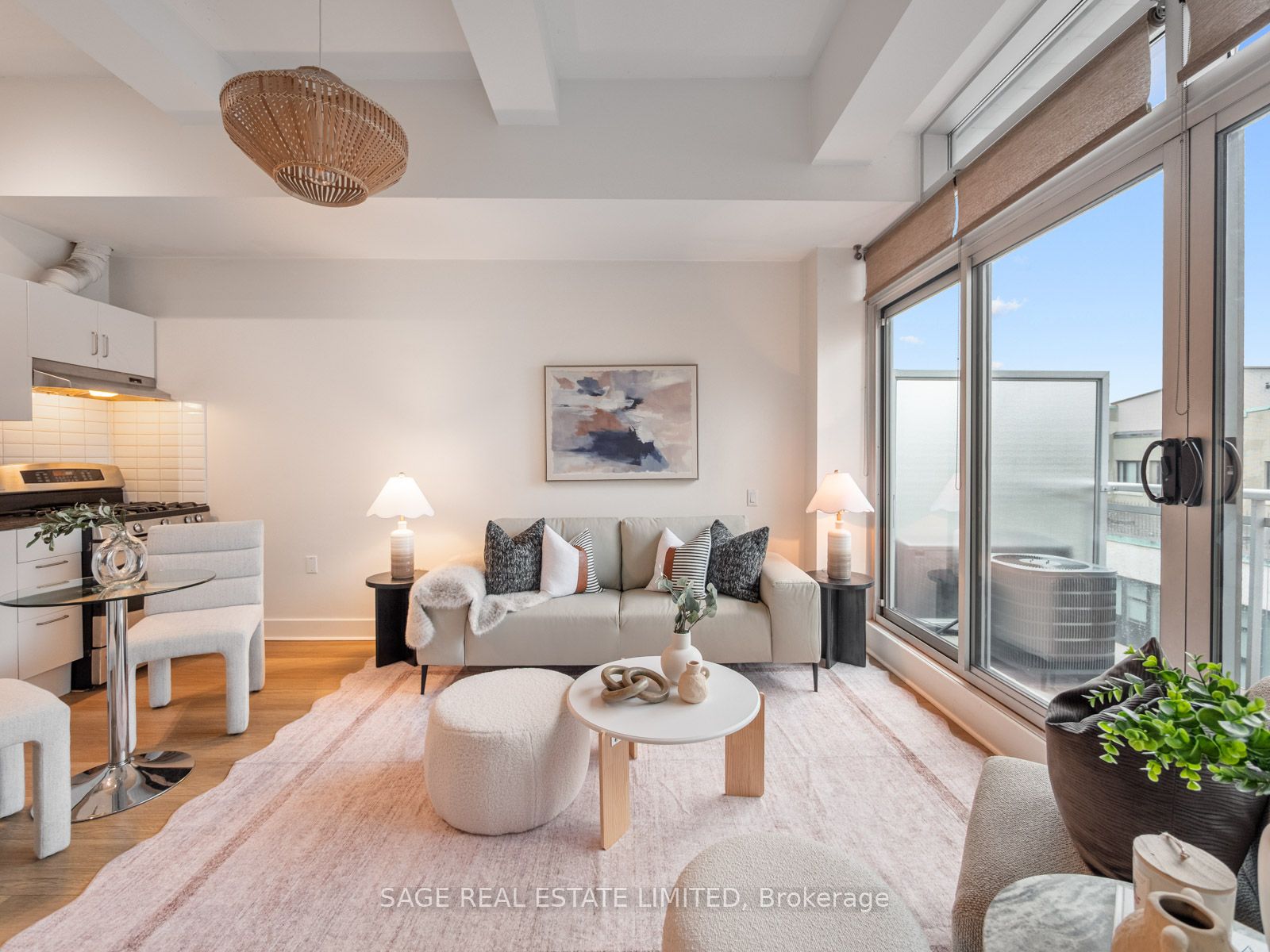 233 Carlaw Avenue 811