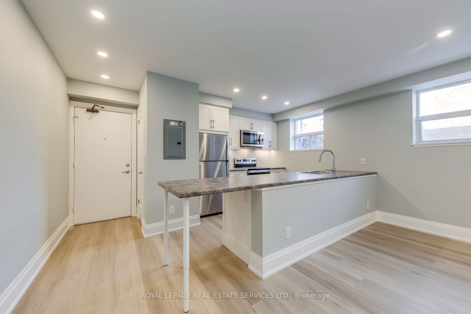 322 Lakeshore Road W