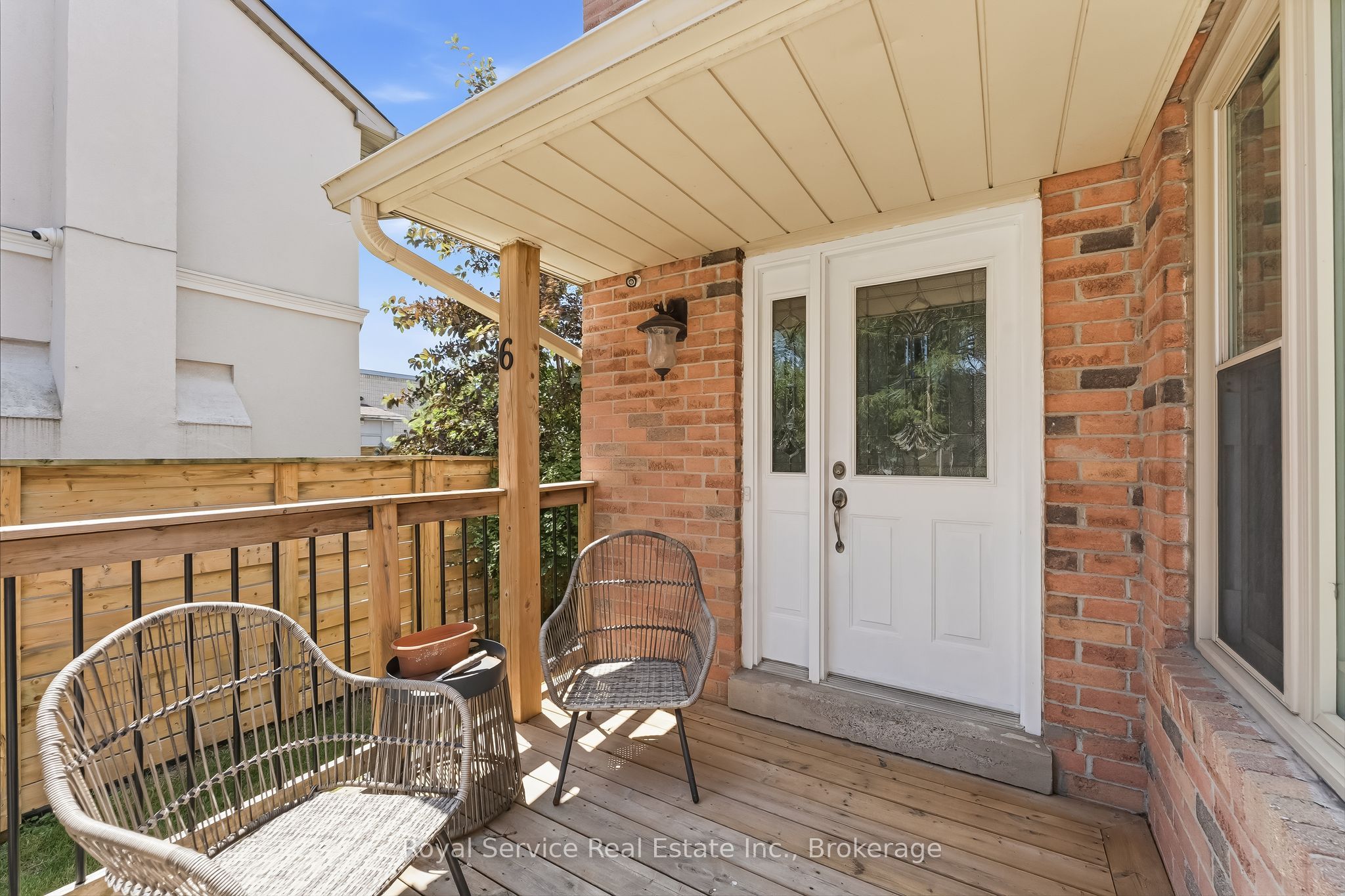 6 Gilmour Drive