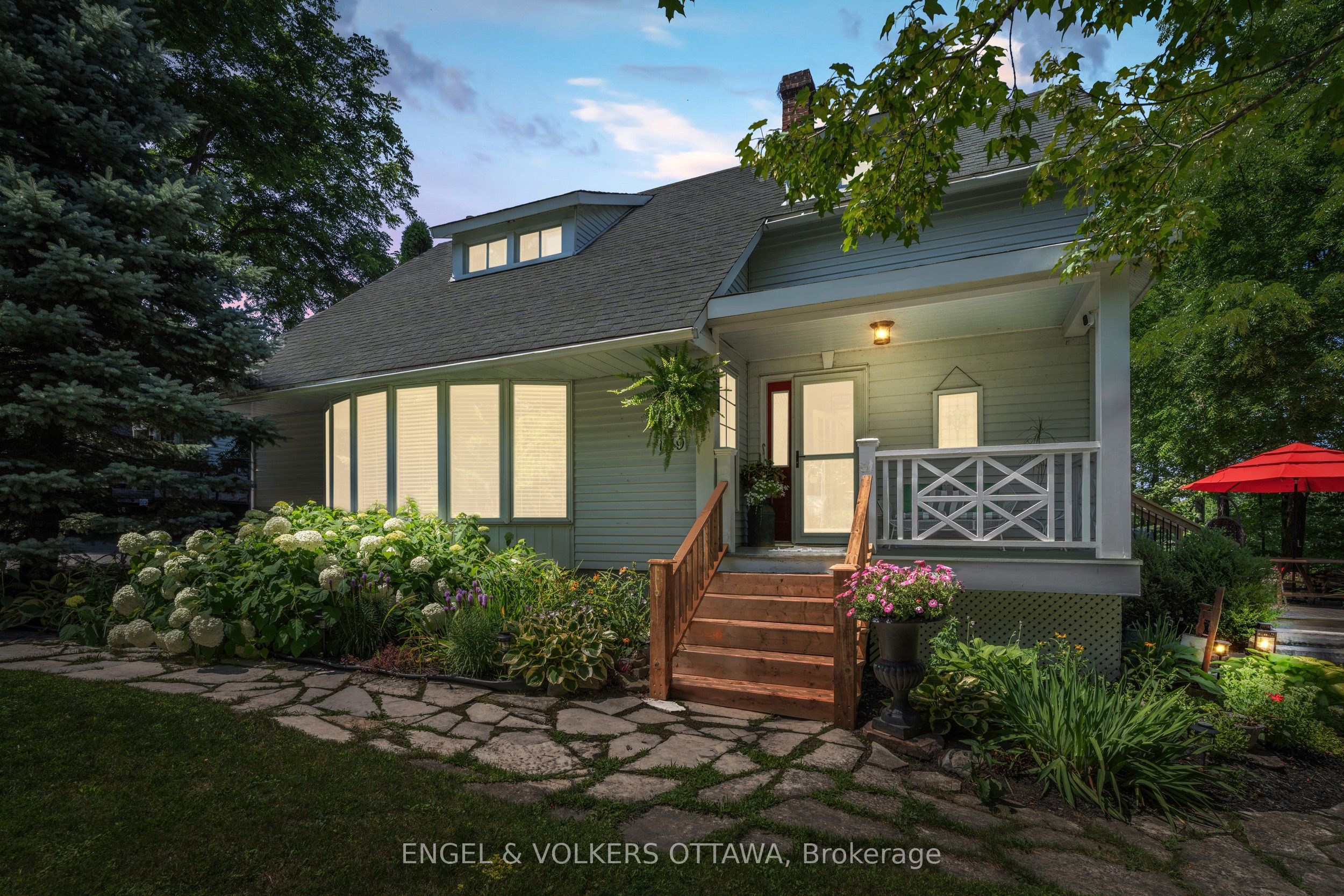1119 Tighe Street