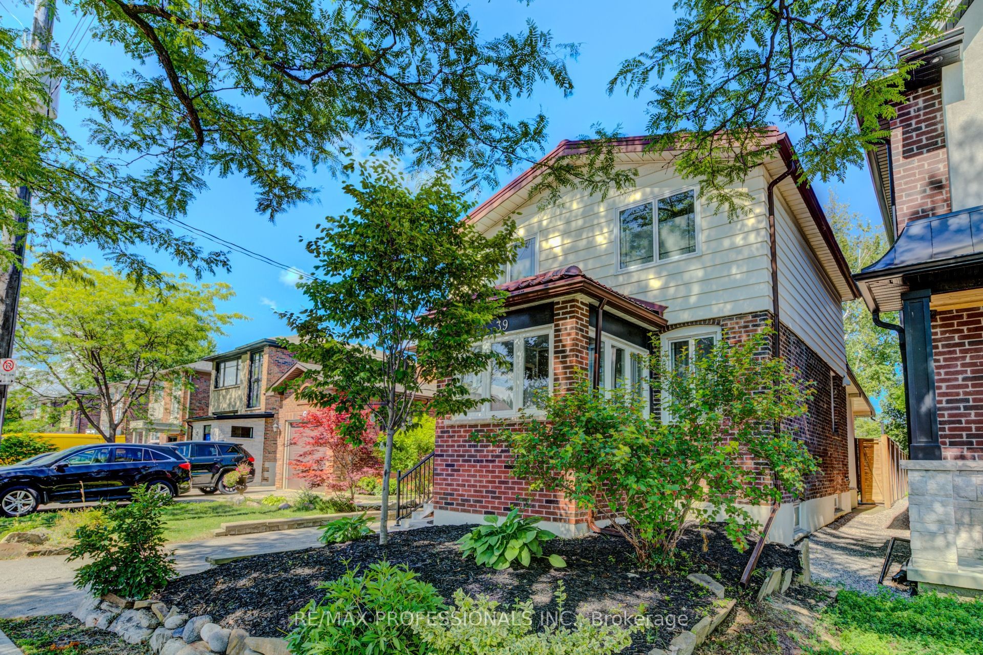 39 Rosemeade Avenue