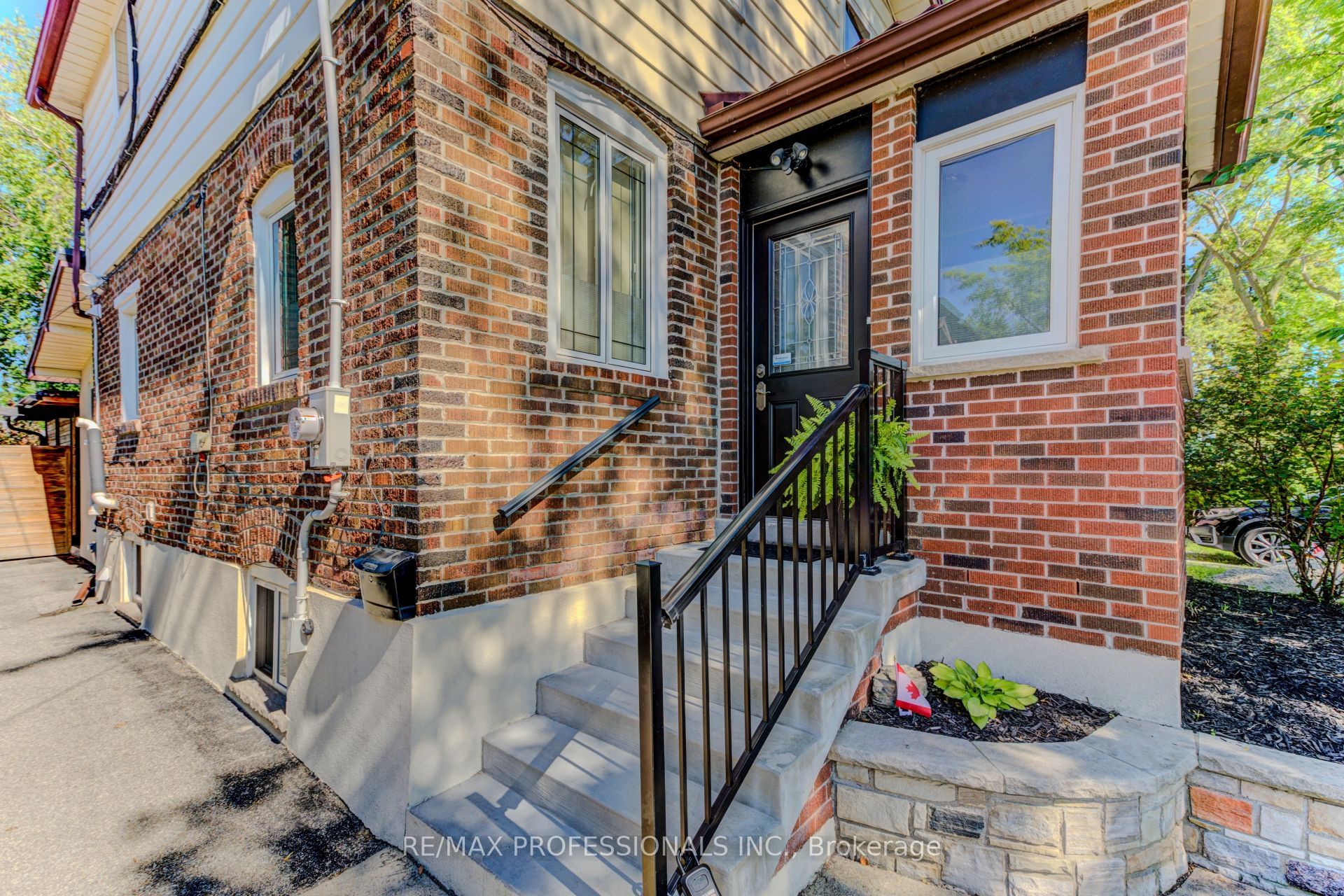 39 Rosemeade Avenue