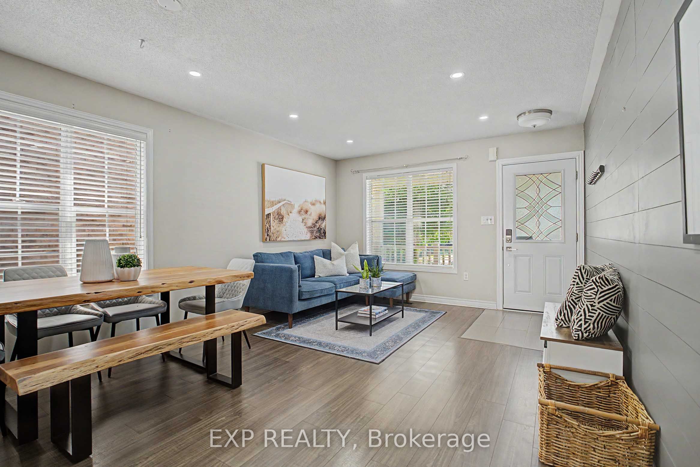 5421 Rochelle Way
