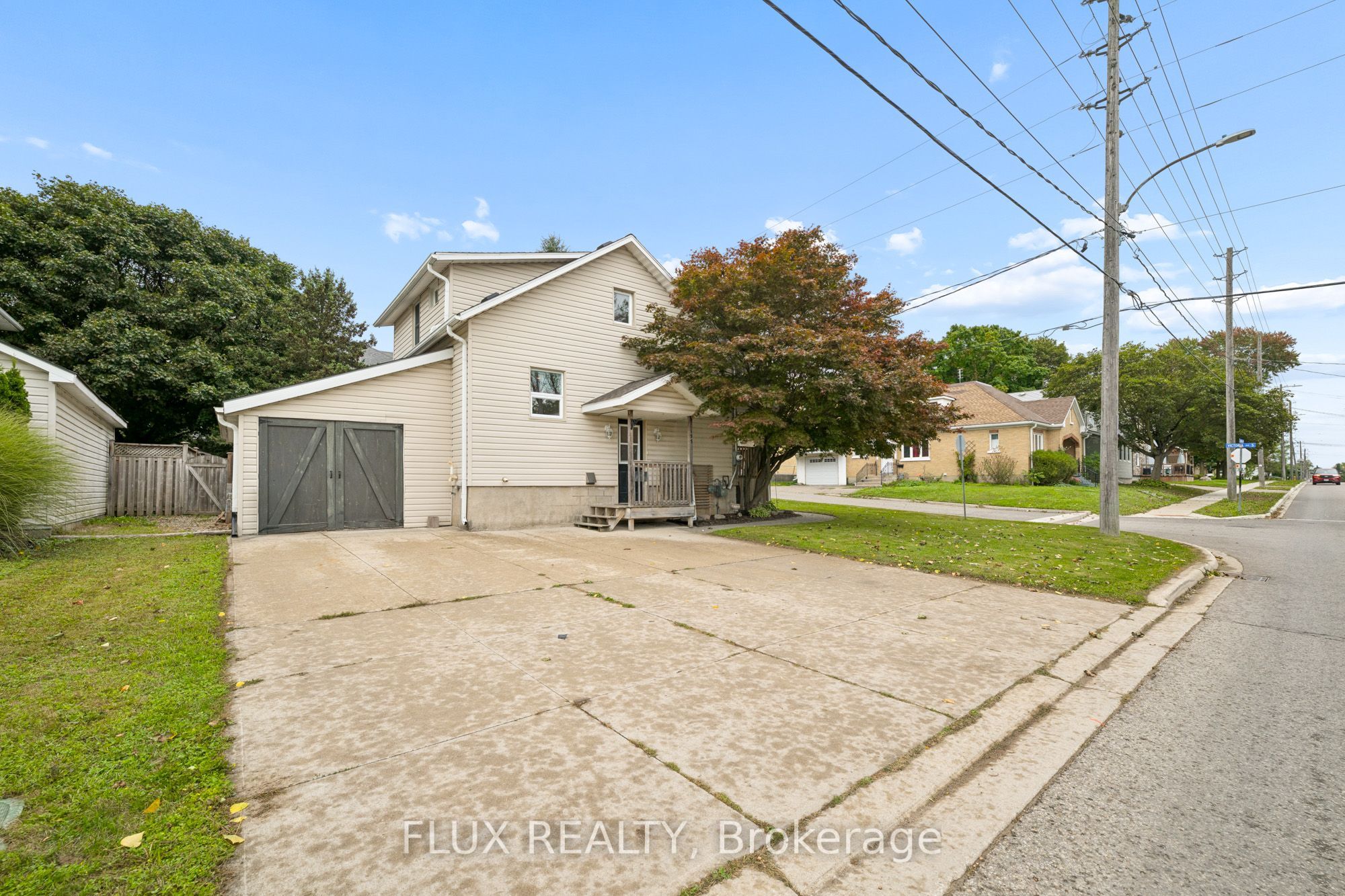 195 Victoria Avenue S
