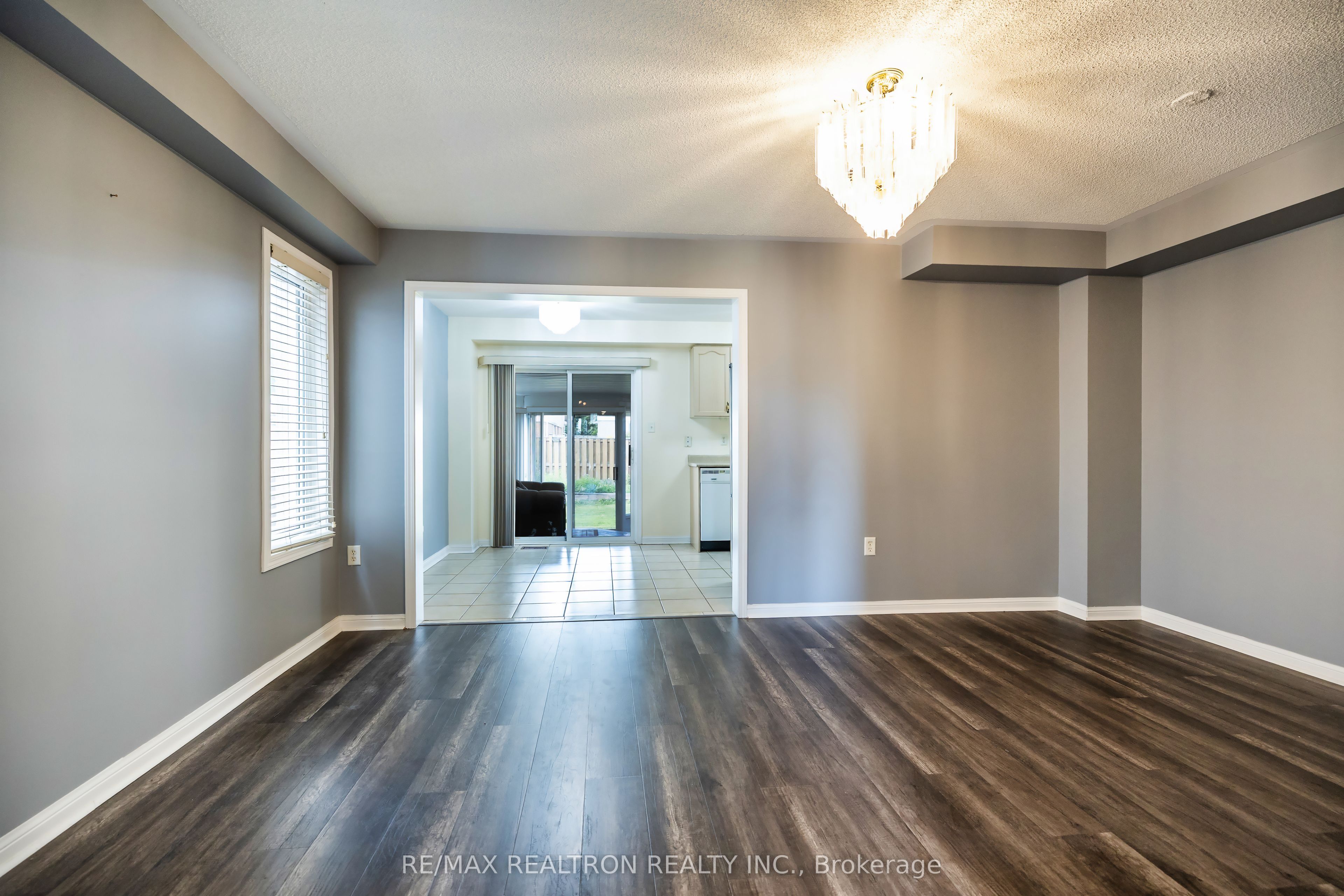 32 Samandria Avenue